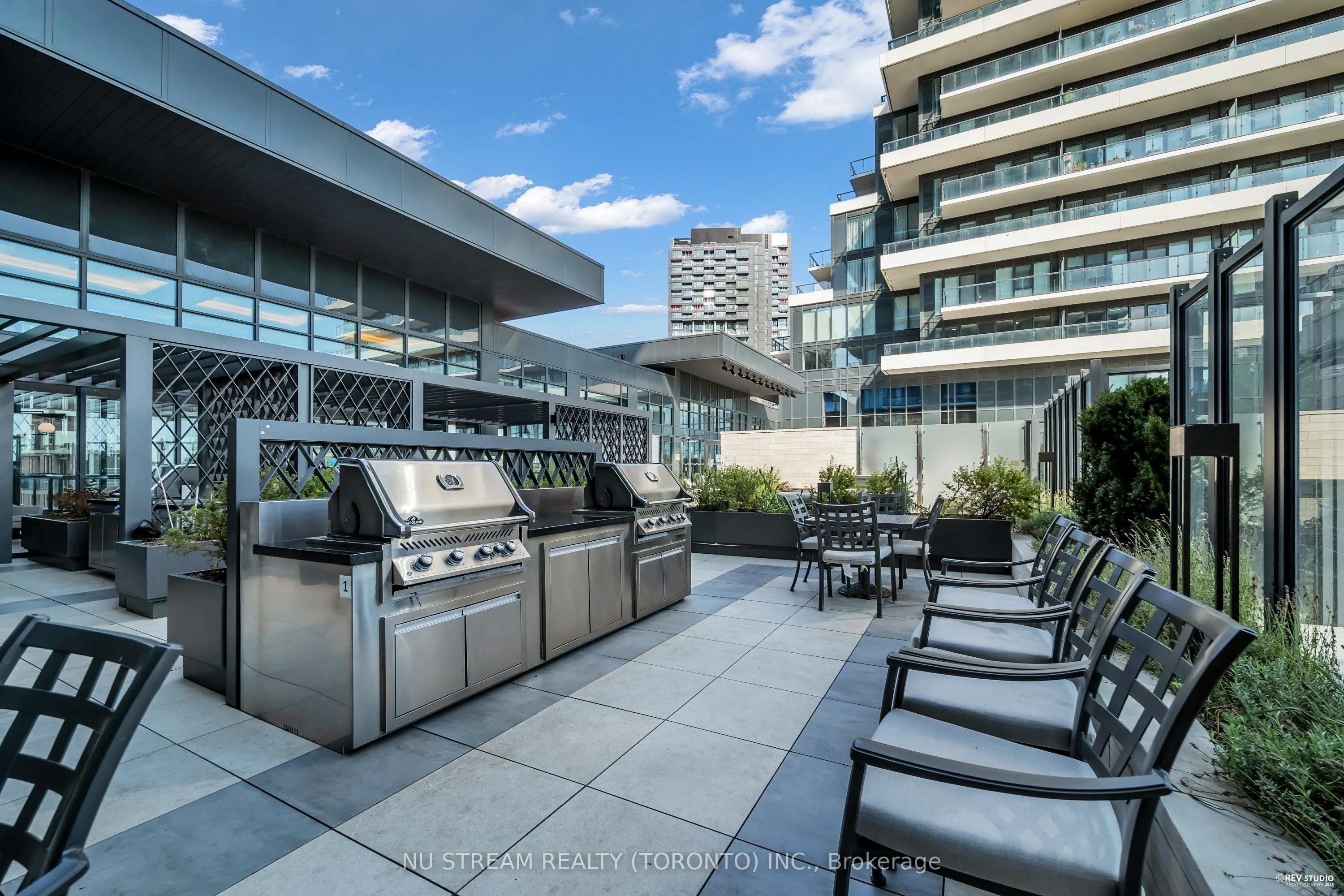 20 Inn On The Park Drive, #330