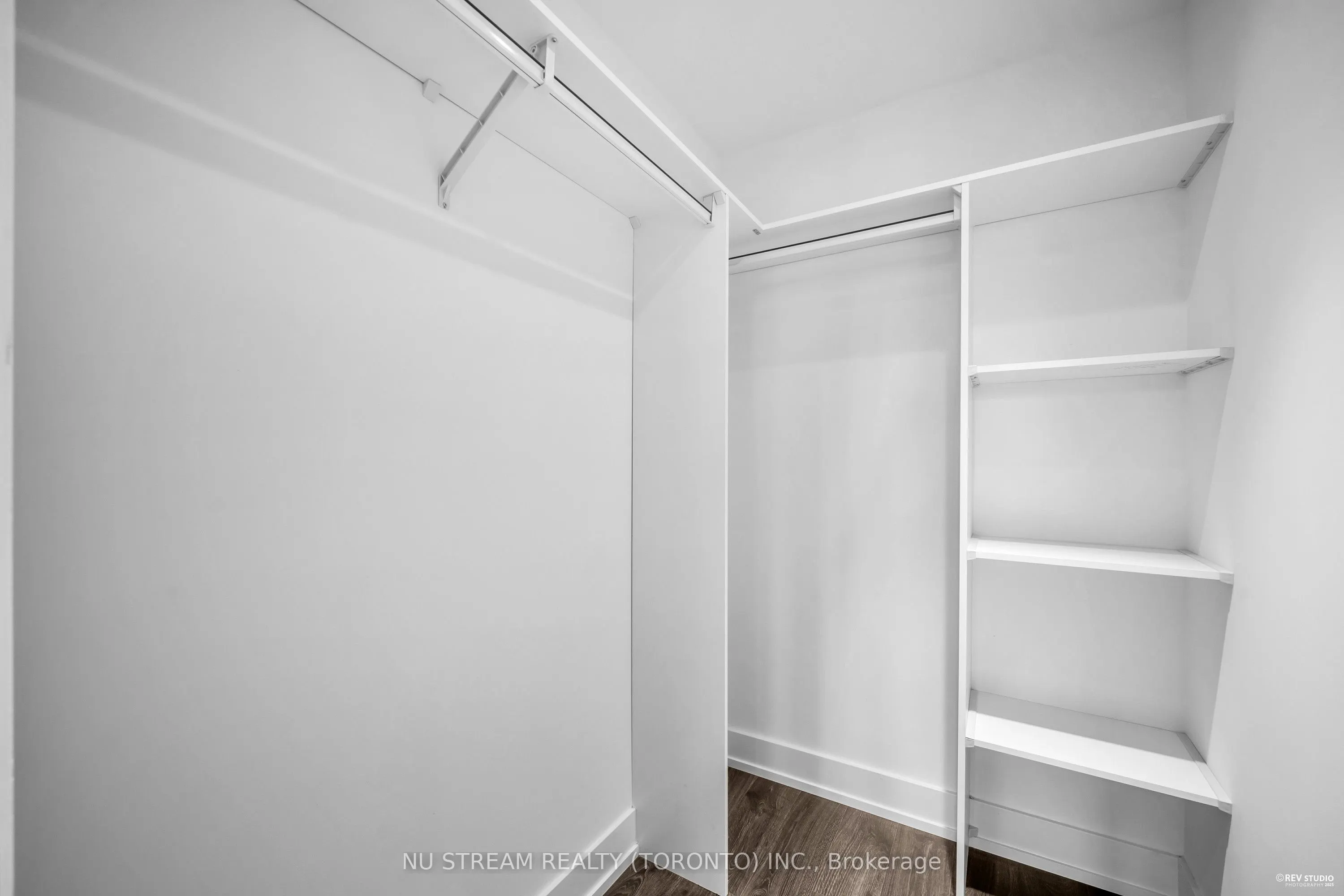 20 Inn On The Park Drive, #330