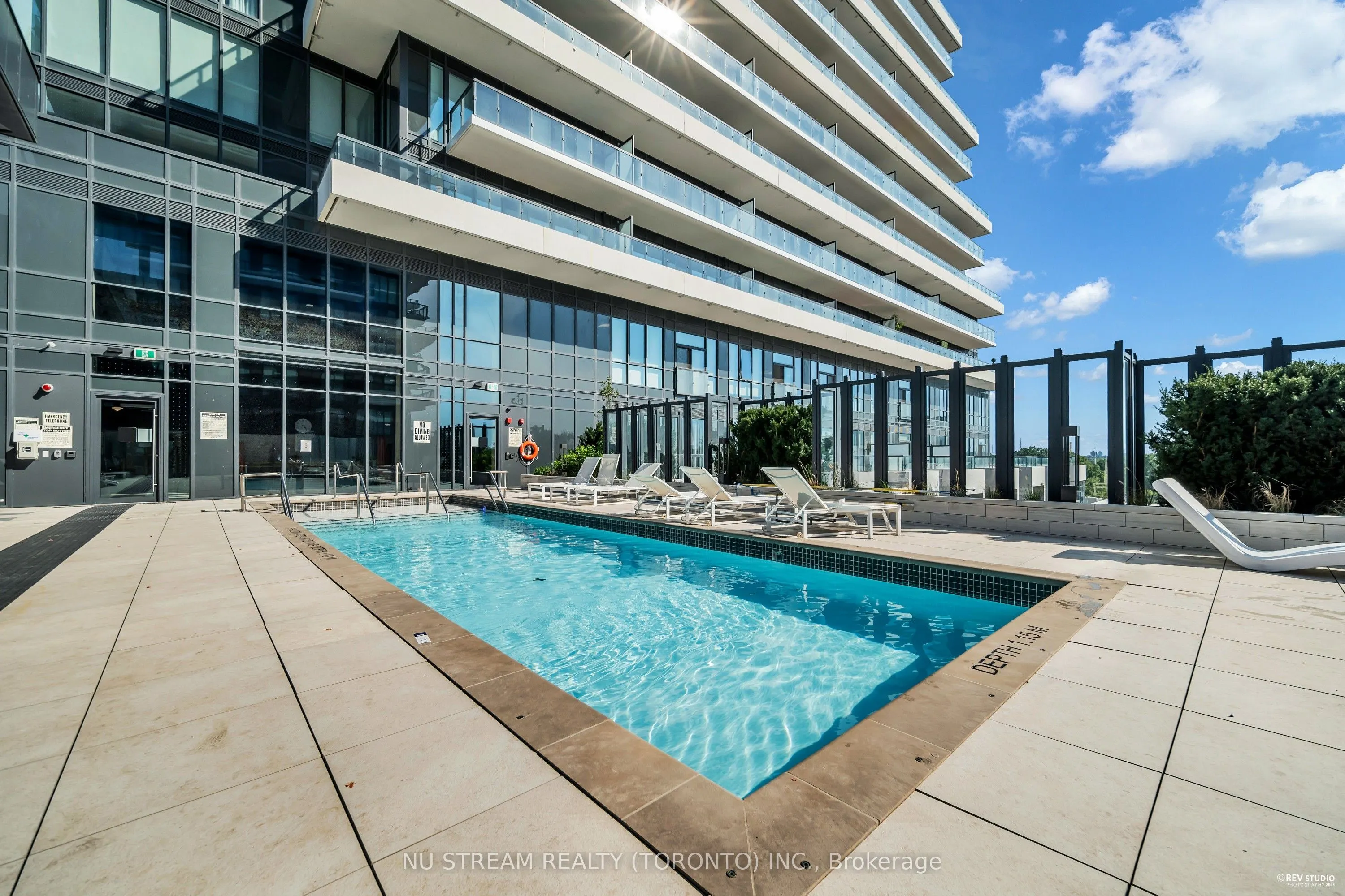 20 Inn On The Park Drive, #330