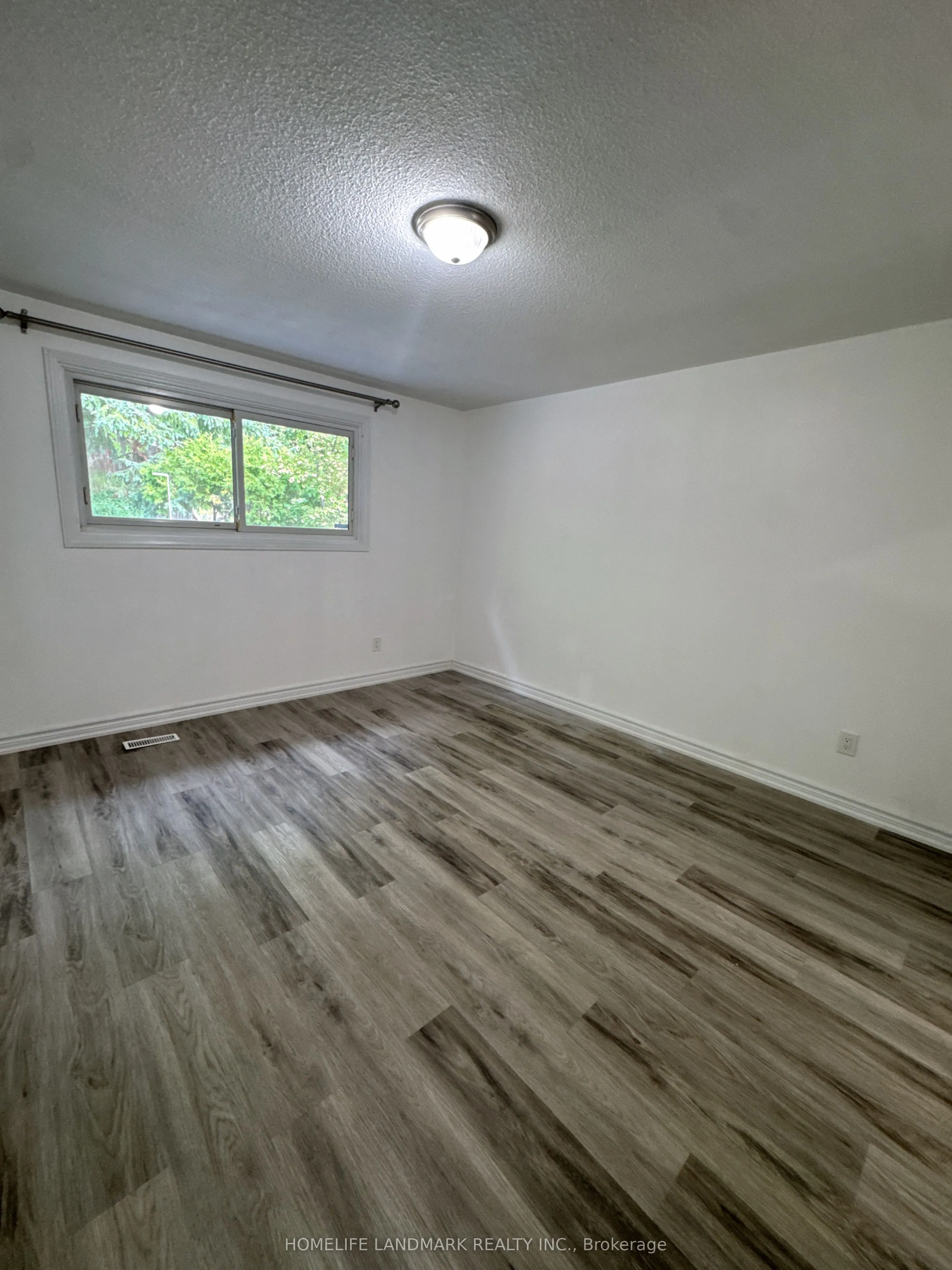 104 Loganberry Crescent