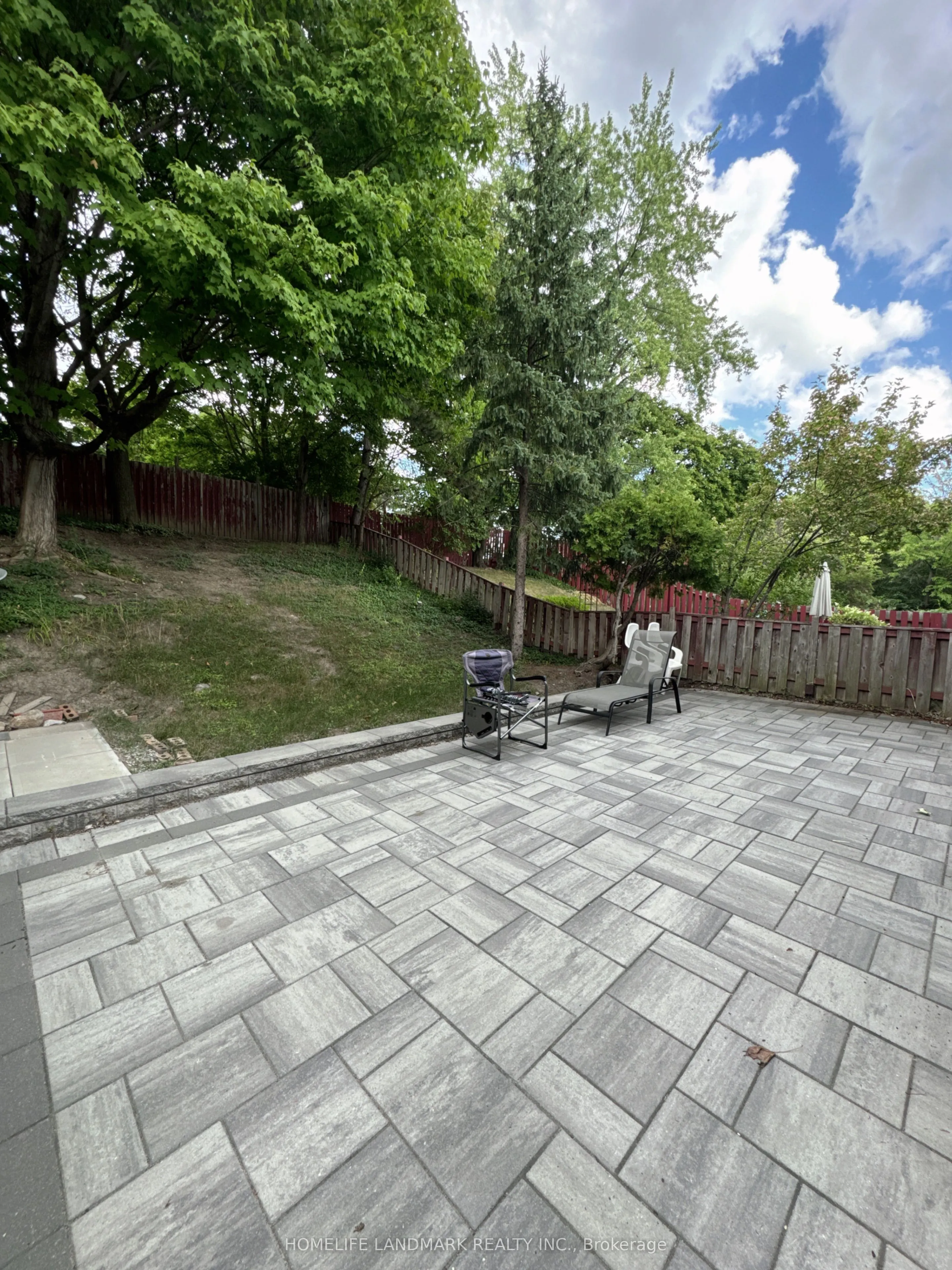 104 Loganberry Crescent