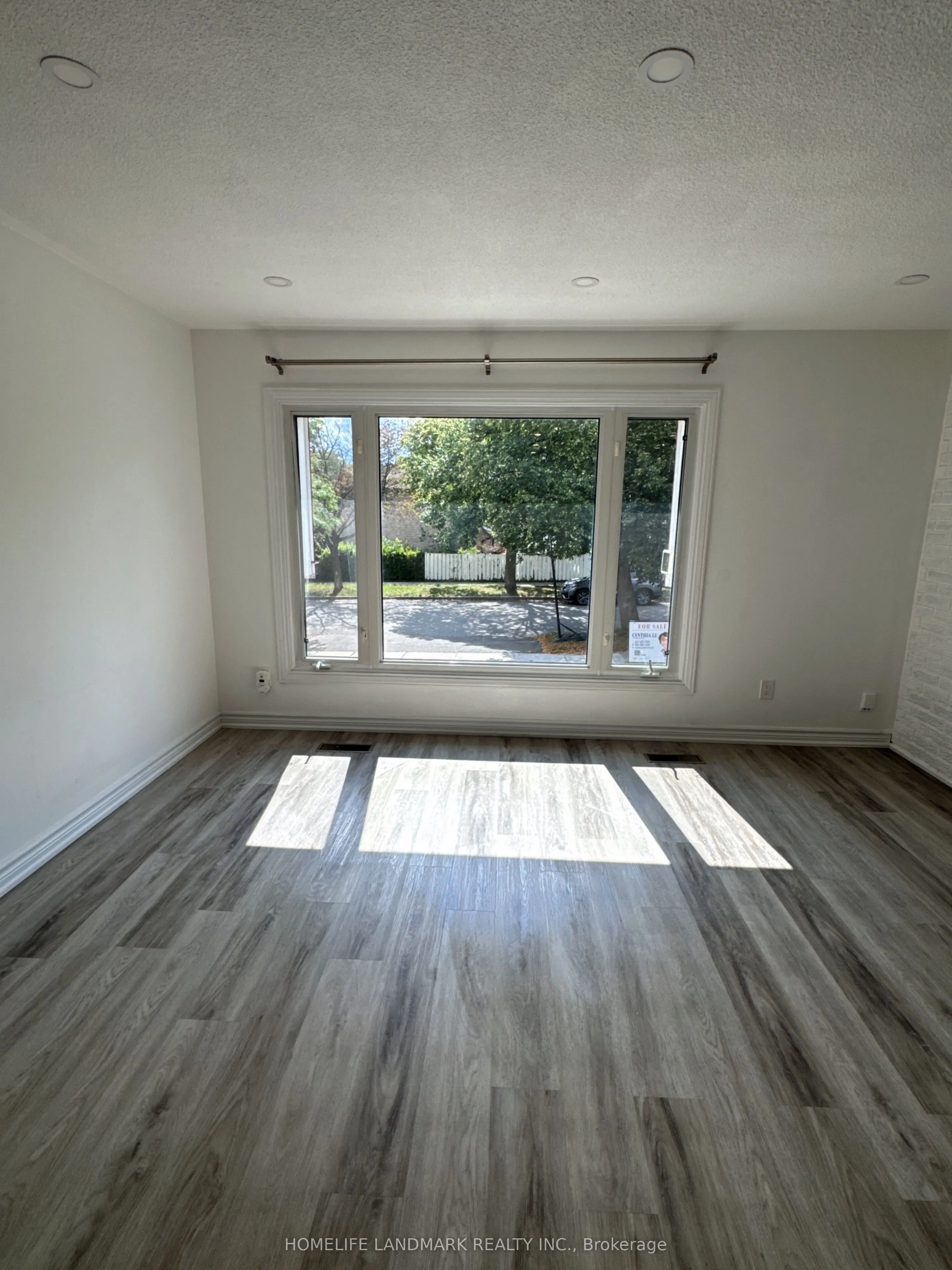 104 Loganberry Crescent