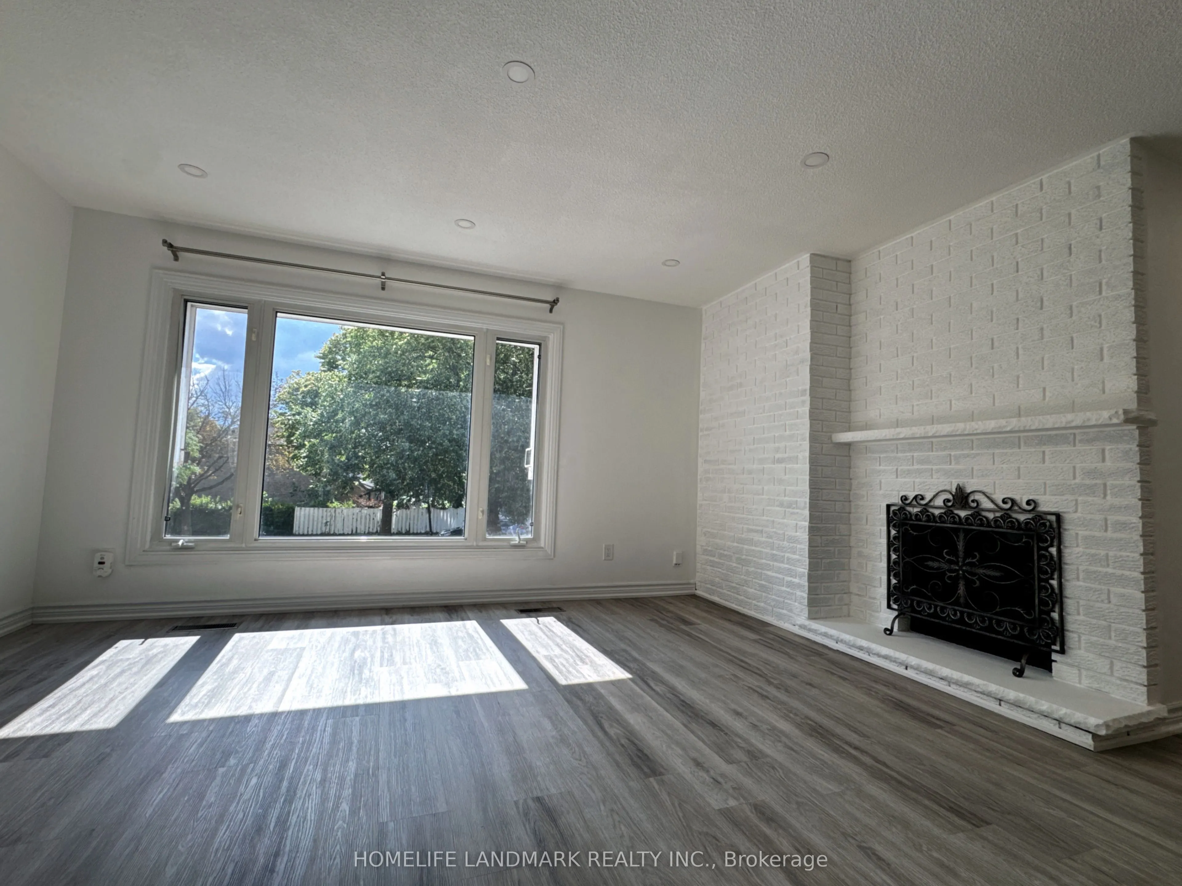 104 Loganberry Crescent