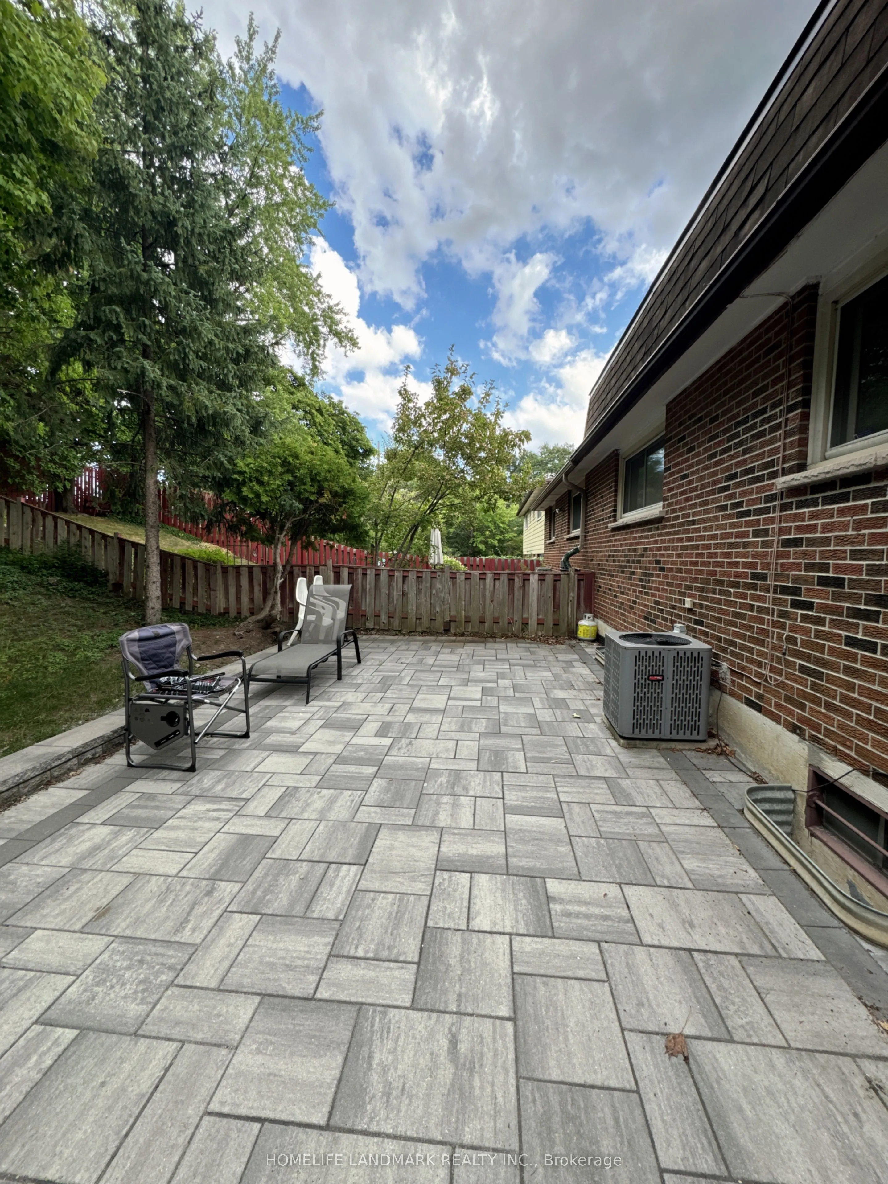 104 Loganberry Crescent