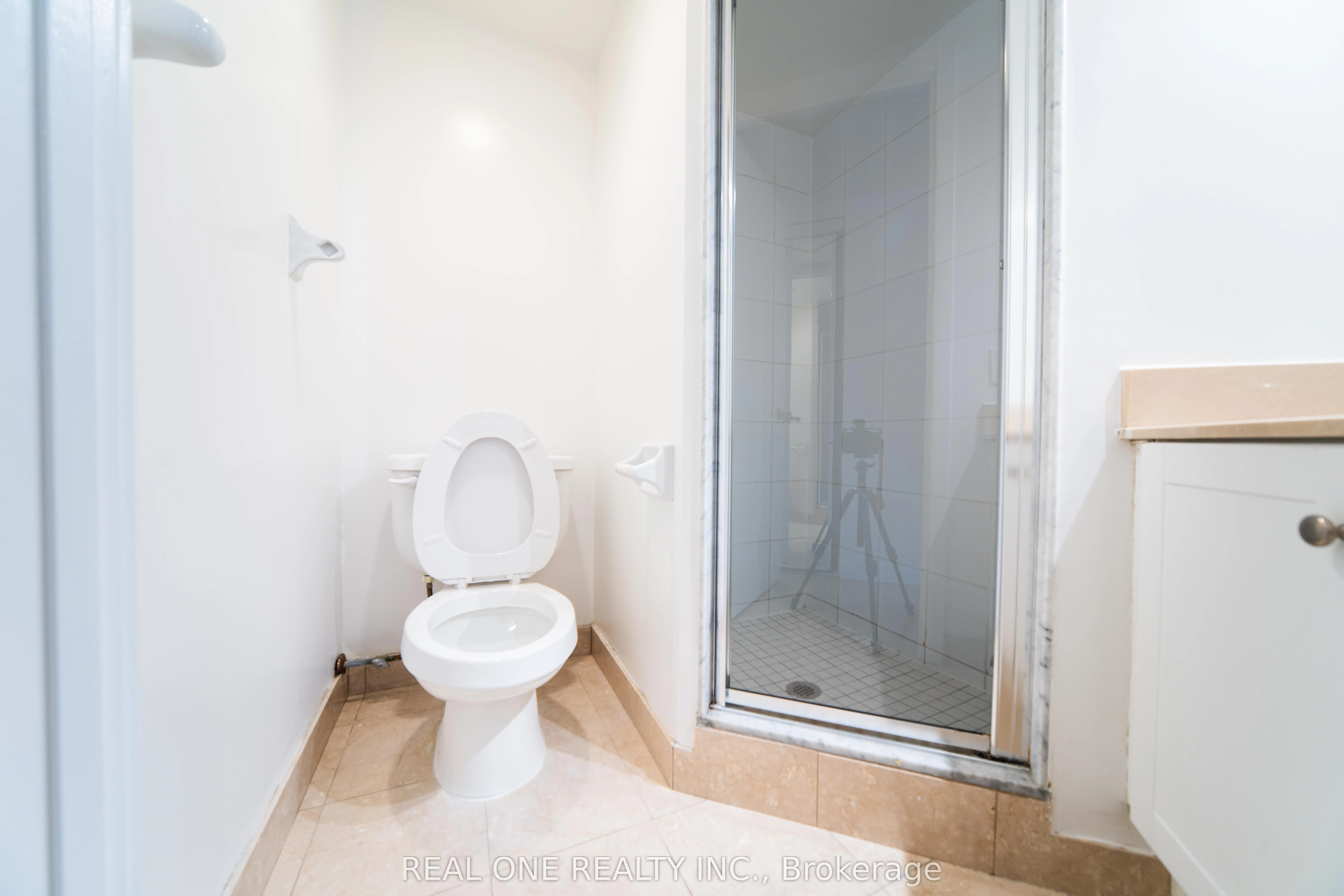 210 Victoria Street, #2404