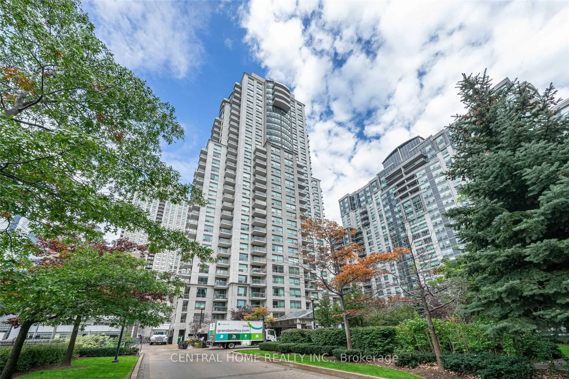 21 Hillcrest Avenue, #2203