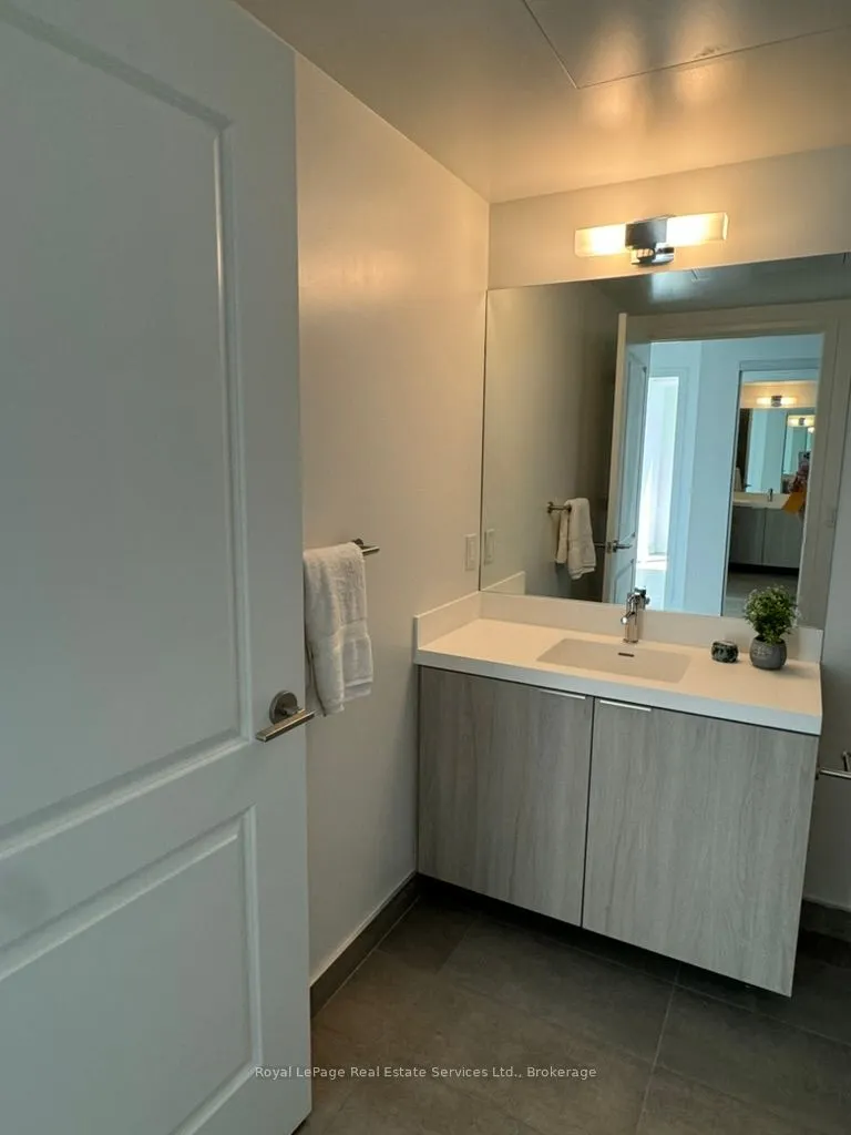 28 Widmer Street, #2725