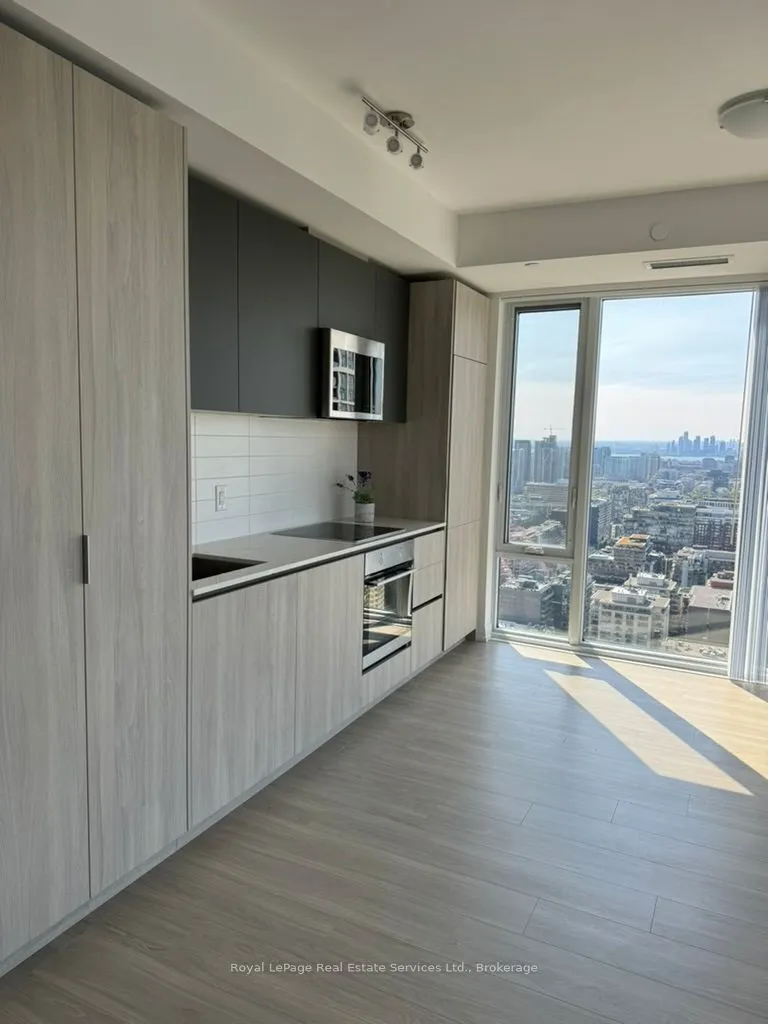 28 Widmer Street, #2725