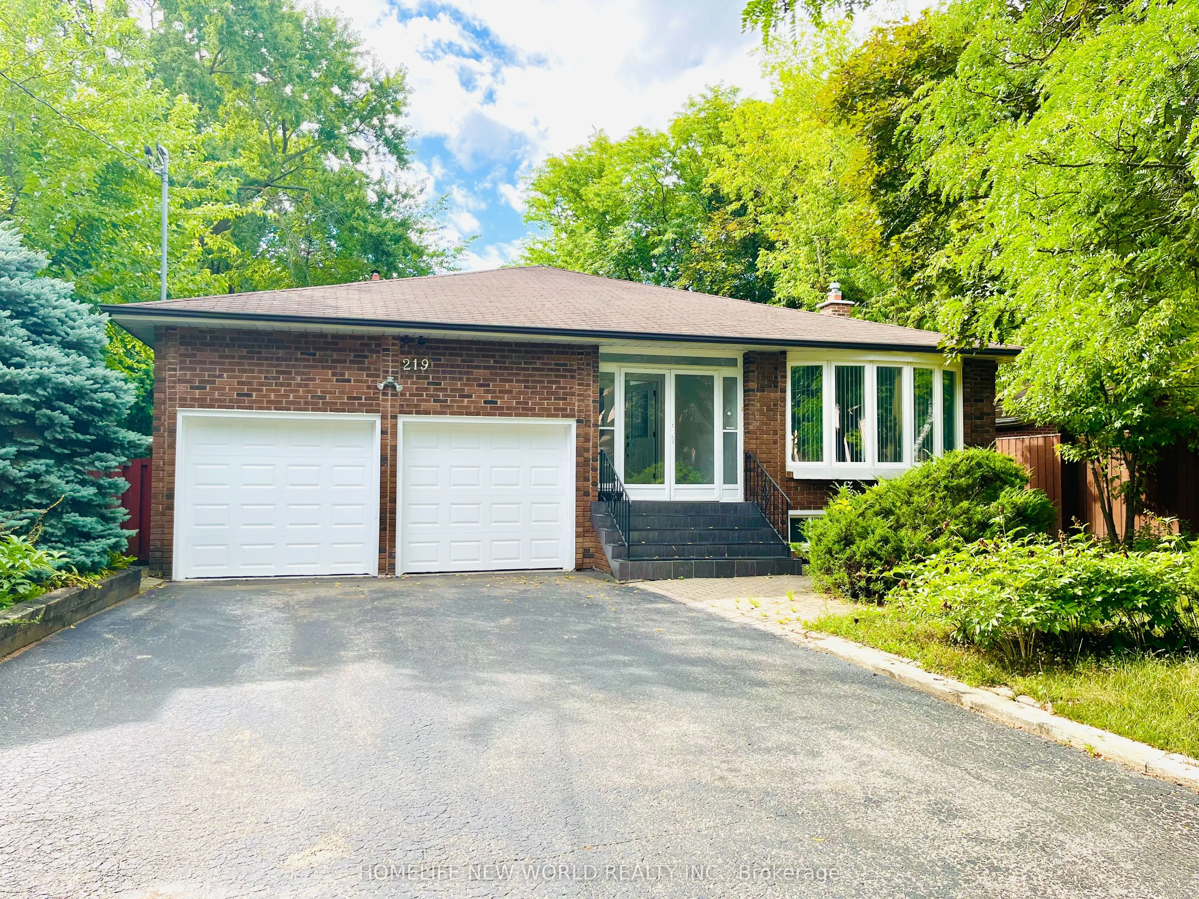219 Dunview Avenue, #Bsmnt