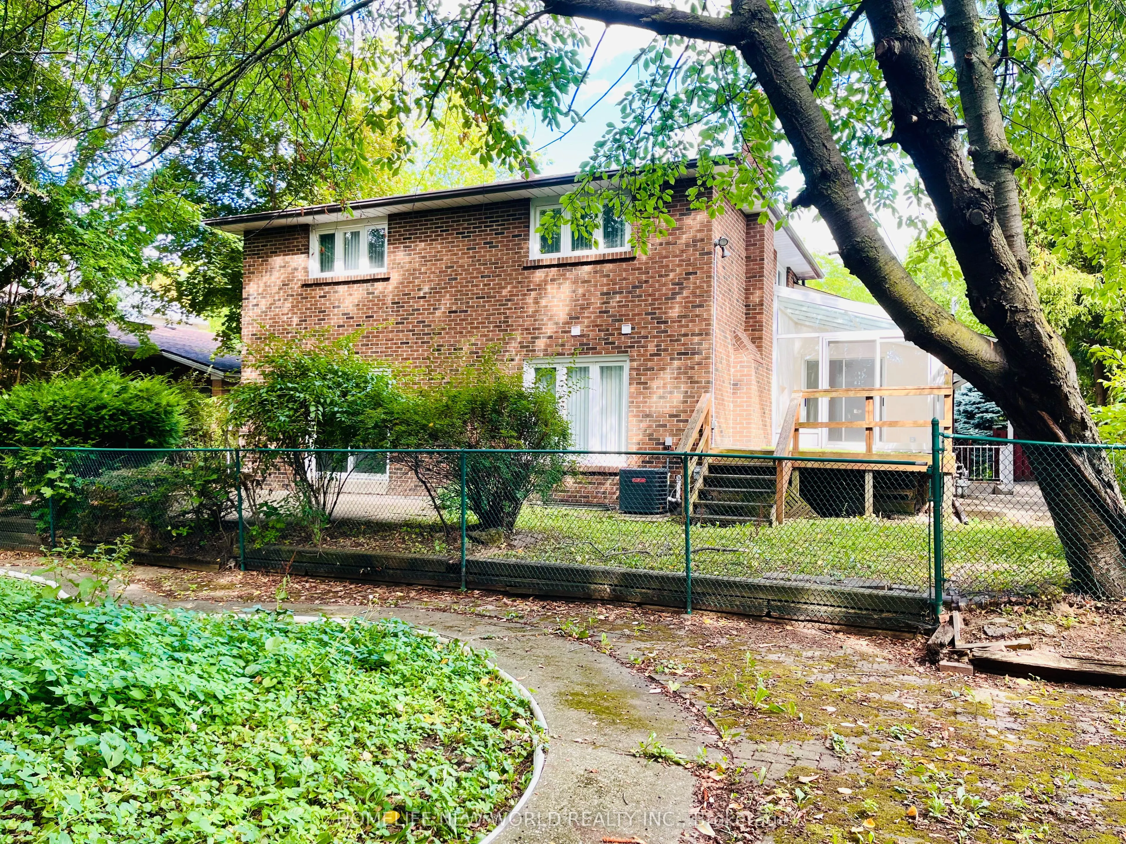 219 Dunview Avenue, #GROUND
