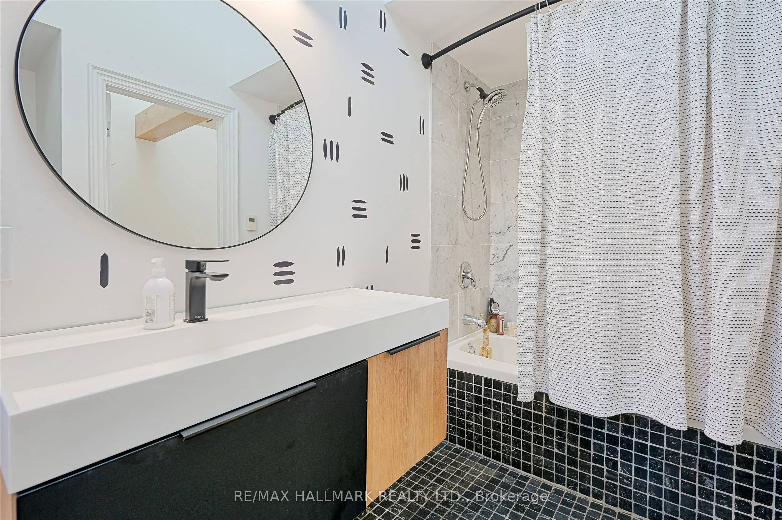 88 1/2 Massey Street