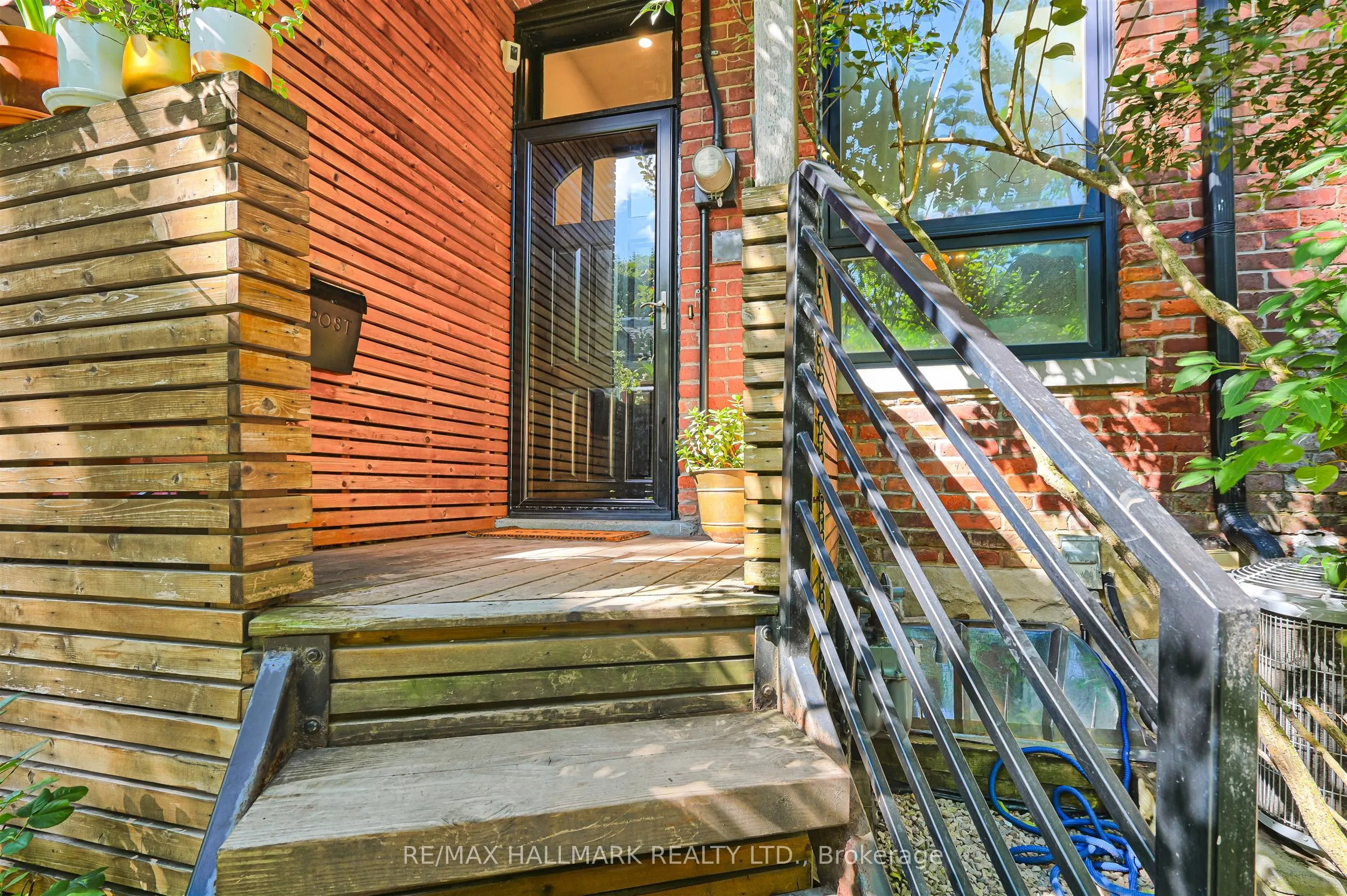 88 1/2 Massey Street