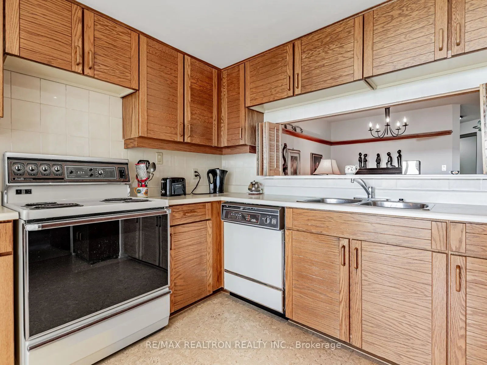 5444 Yonge Street, #703