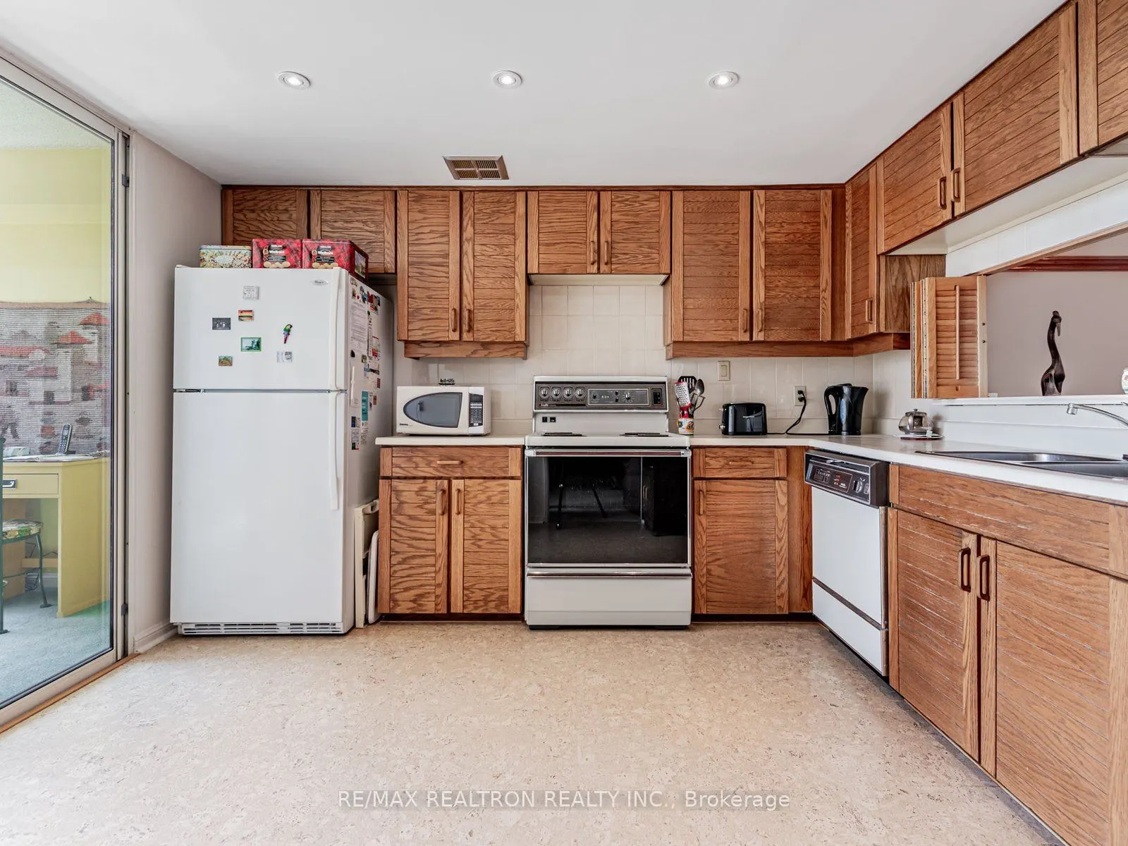 5444 Yonge Street, #703