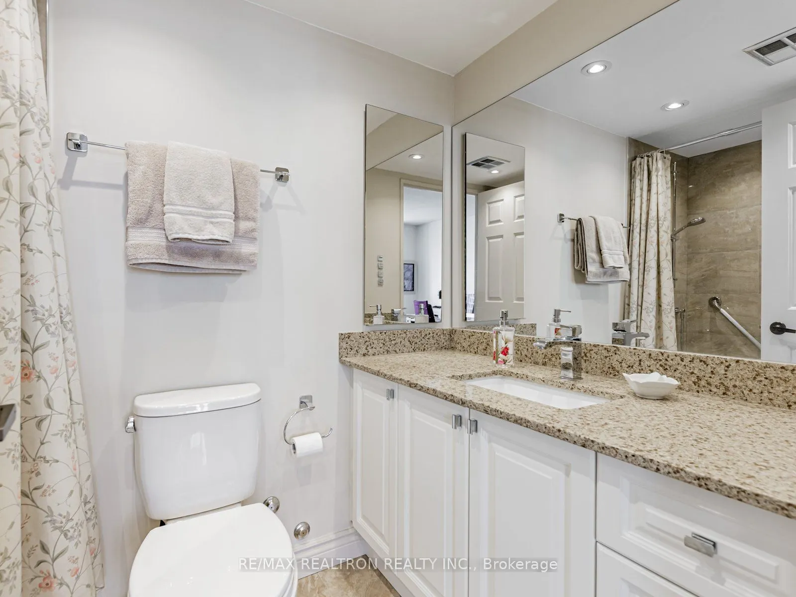 5444 Yonge Street, #703