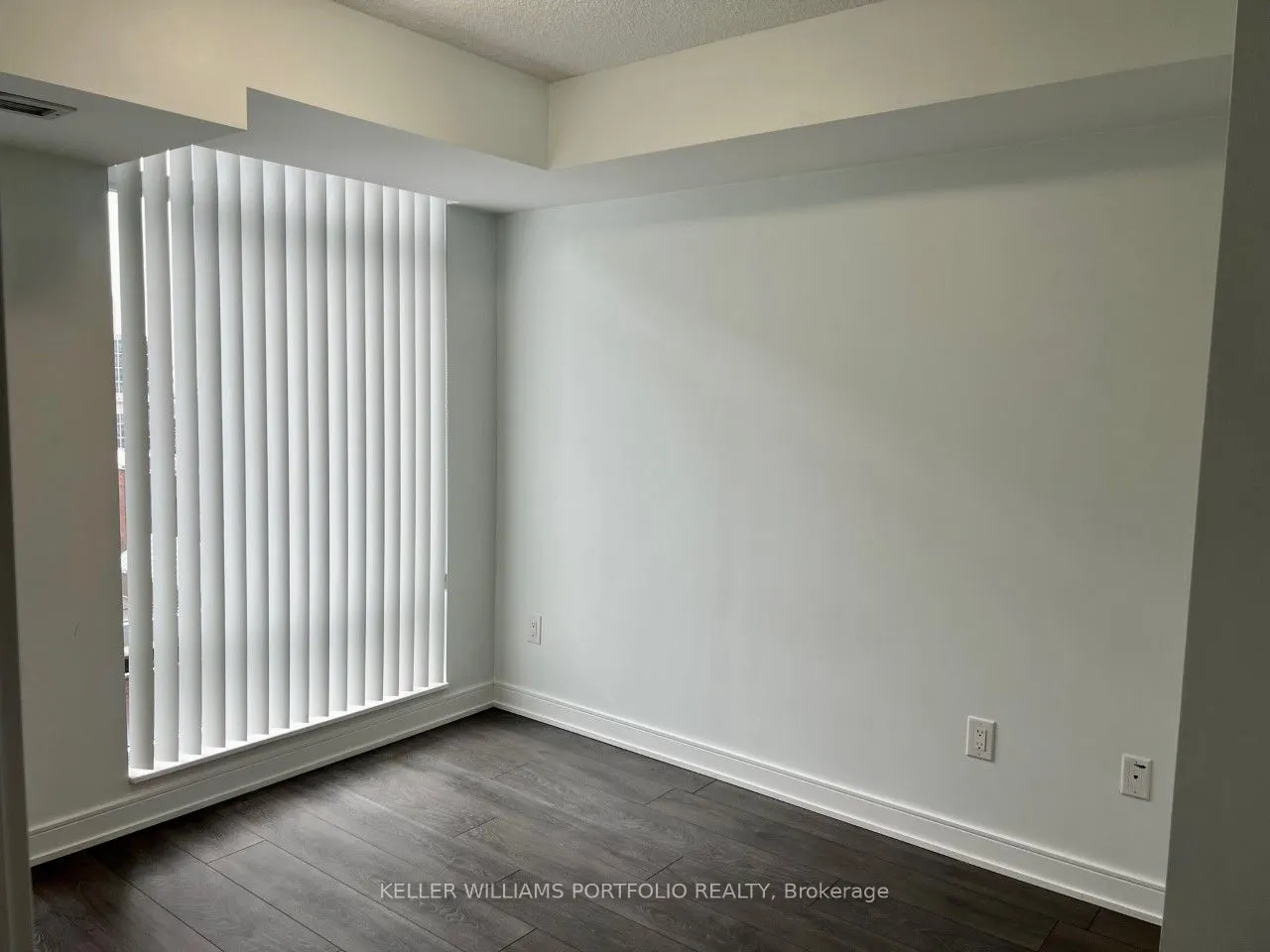 525 Adelaide Street W, #1027