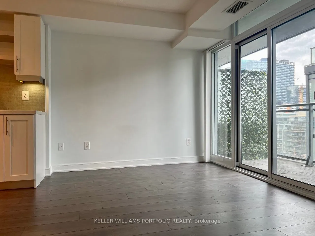 525 Adelaide Street W, #1027