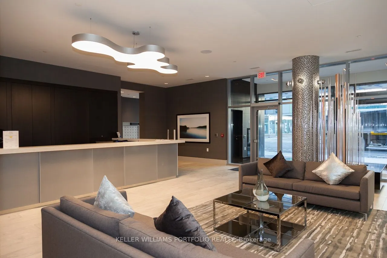 525 Adelaide Street W, #1027