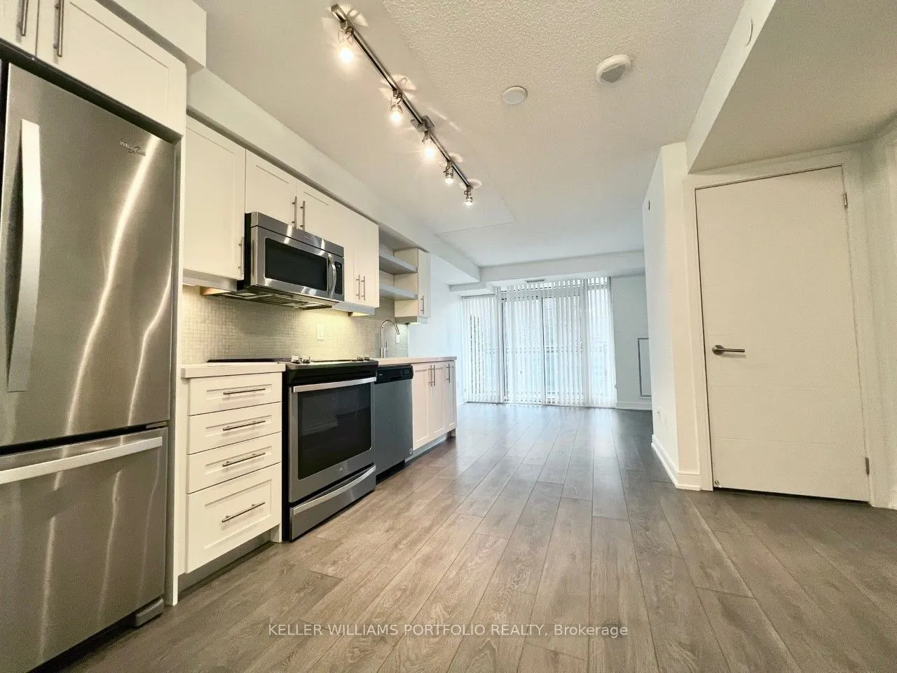 525 Adelaide Street W, #1027