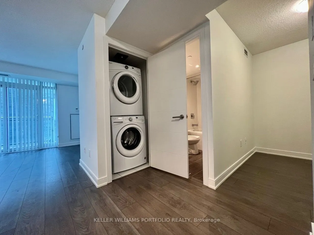 525 Adelaide Street W, #1027