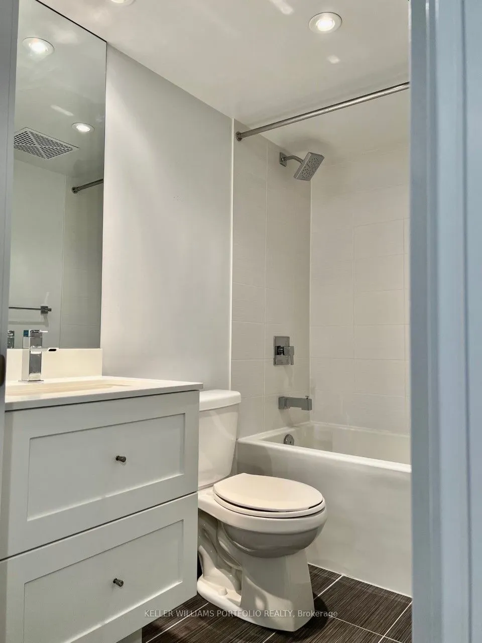 525 Adelaide Street W, #1027