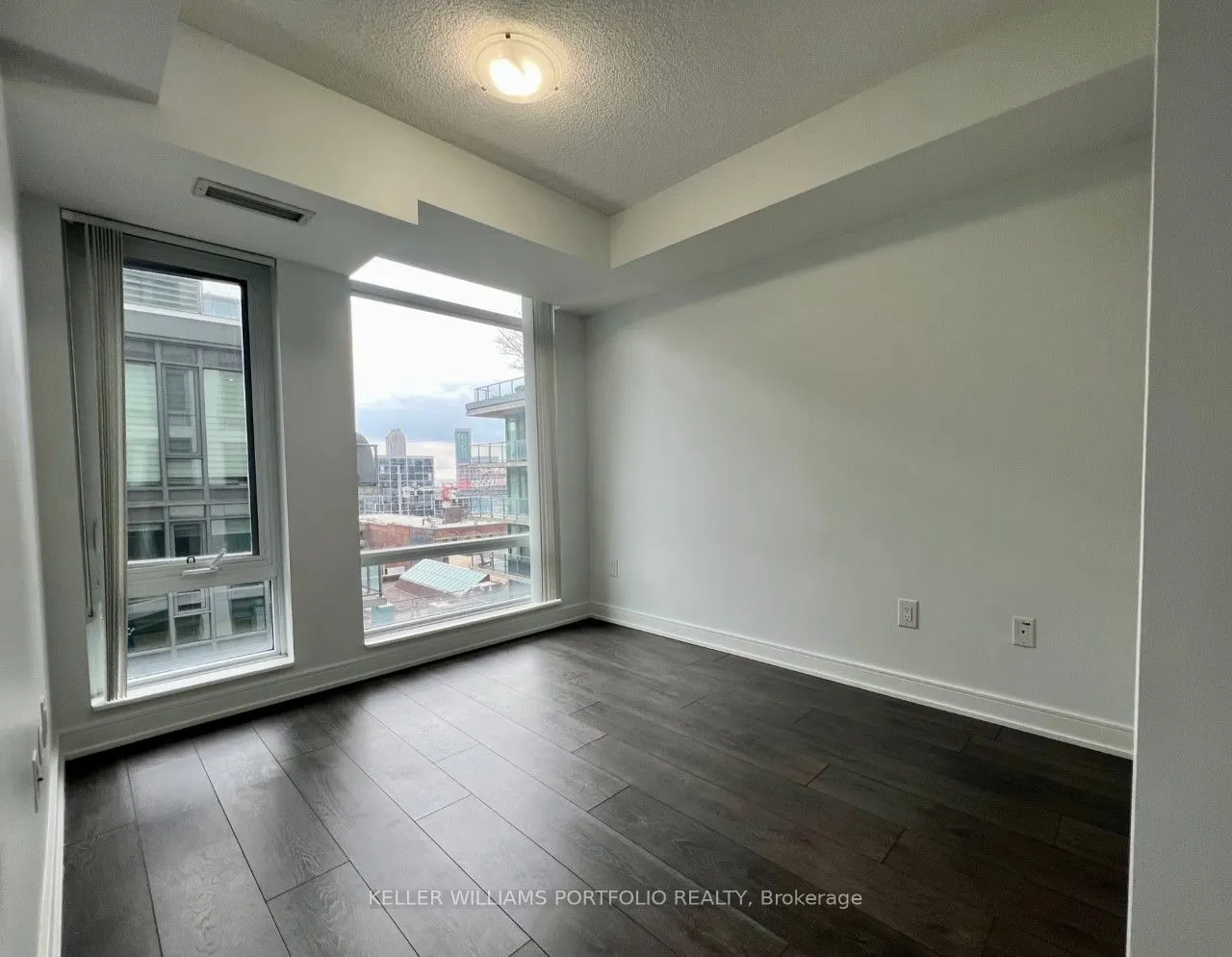 525 Adelaide Street W, #1027