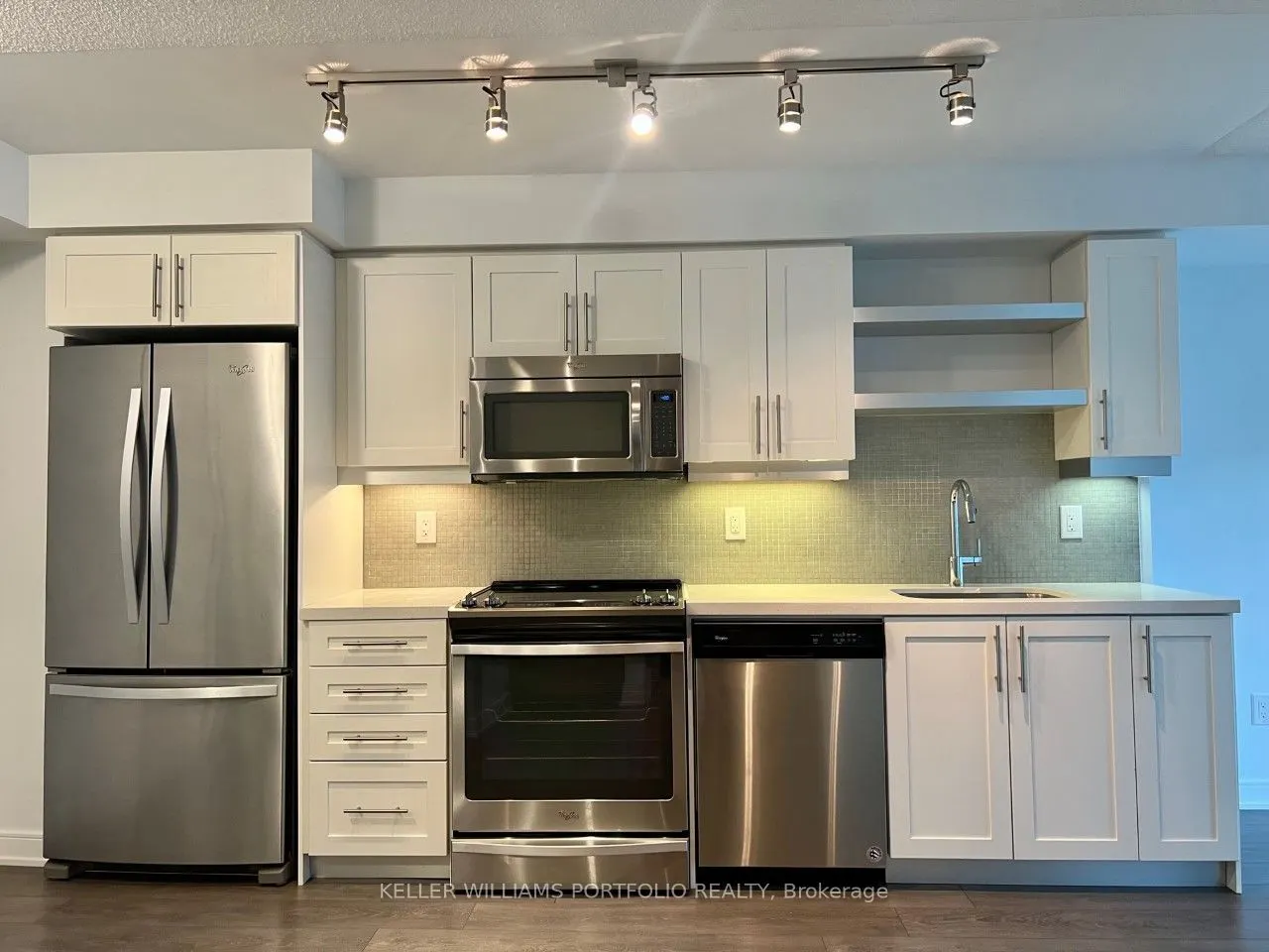 525 Adelaide Street W, #1027