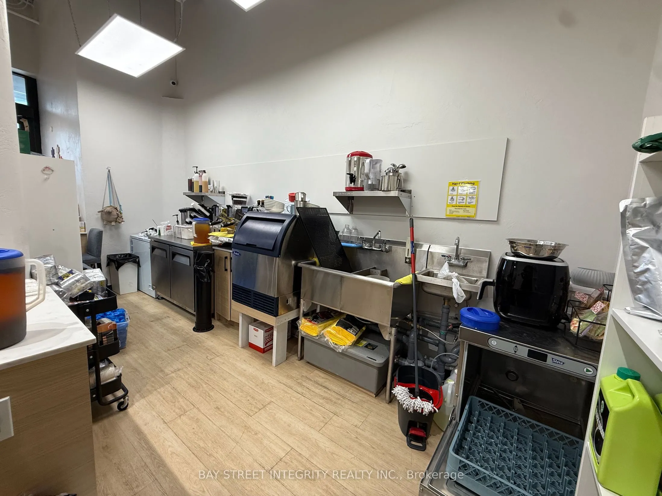 327 - 333 Queen Street W, #Ground
