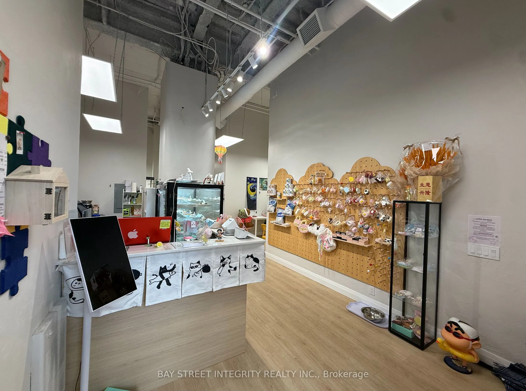 327 - 333 Queen Street W, #Ground