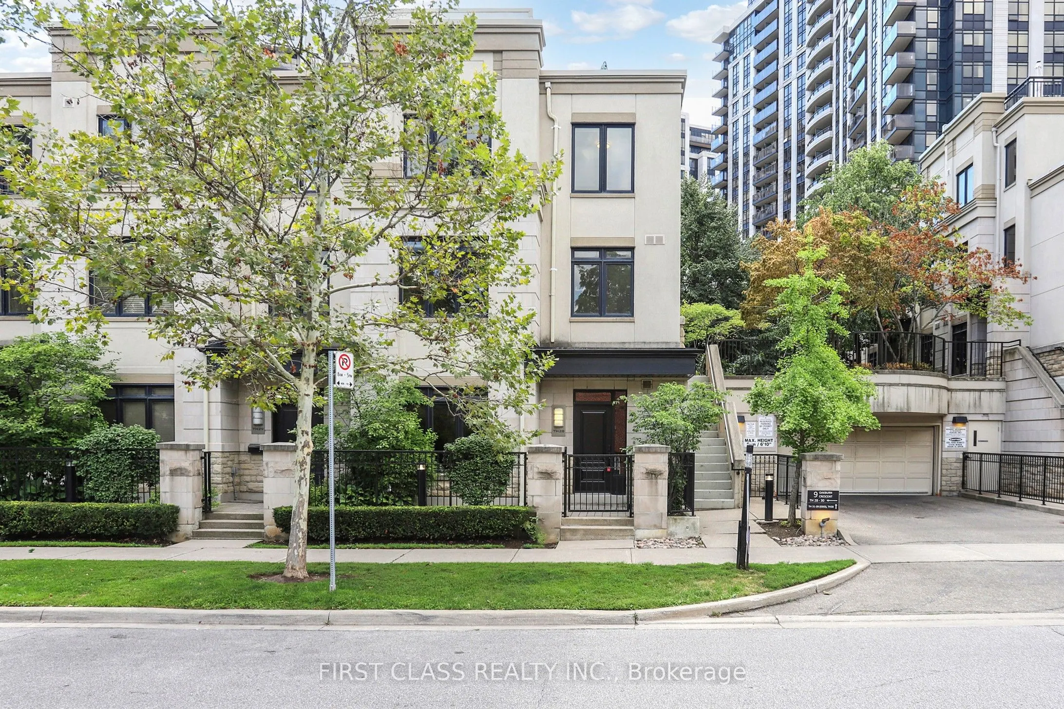 9 Oakburn Crescent, #TH 28