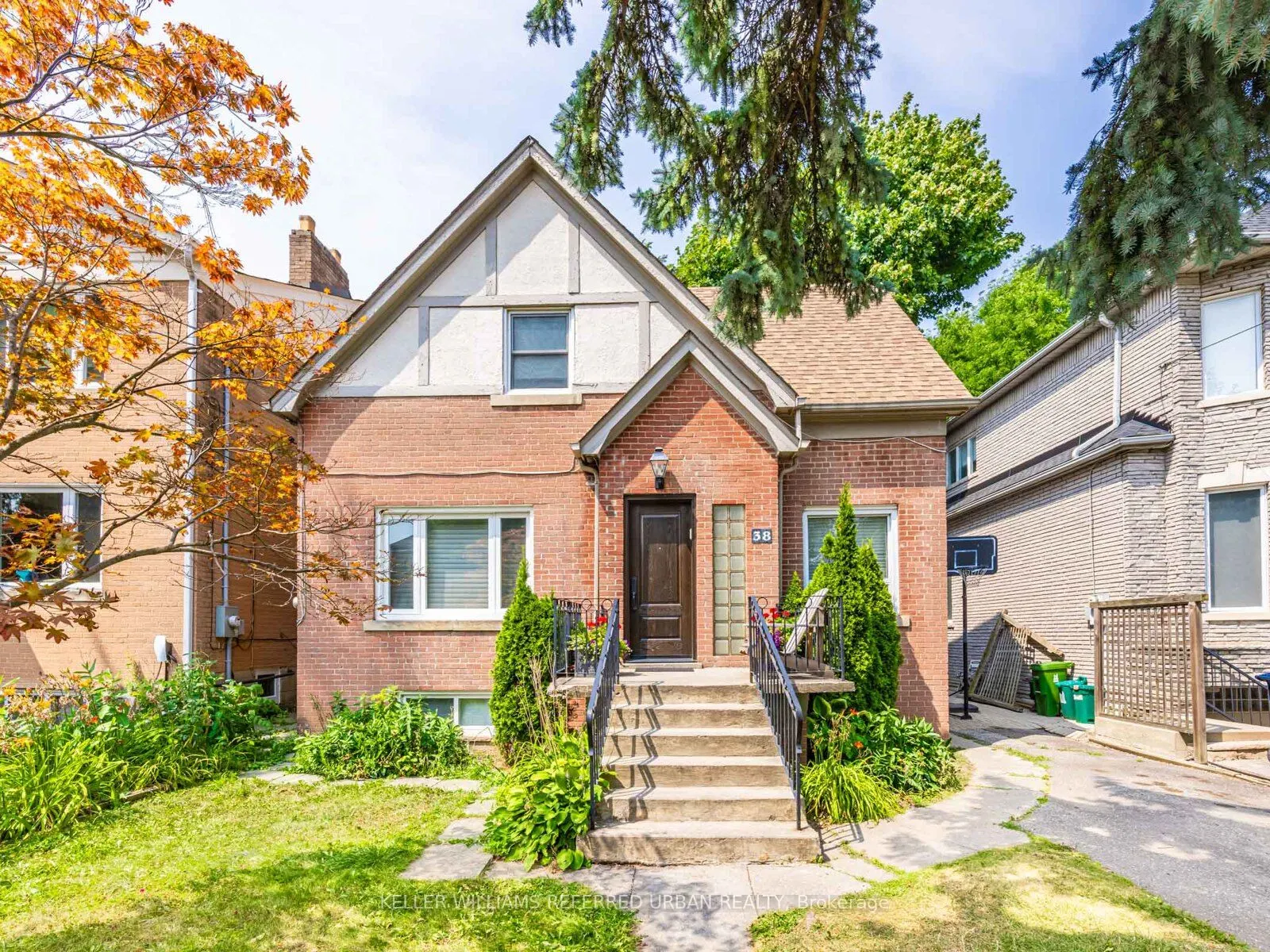 38 Viewmount Avenue