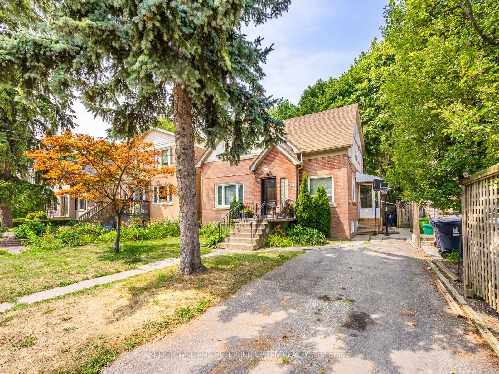 38 Viewmount Avenue