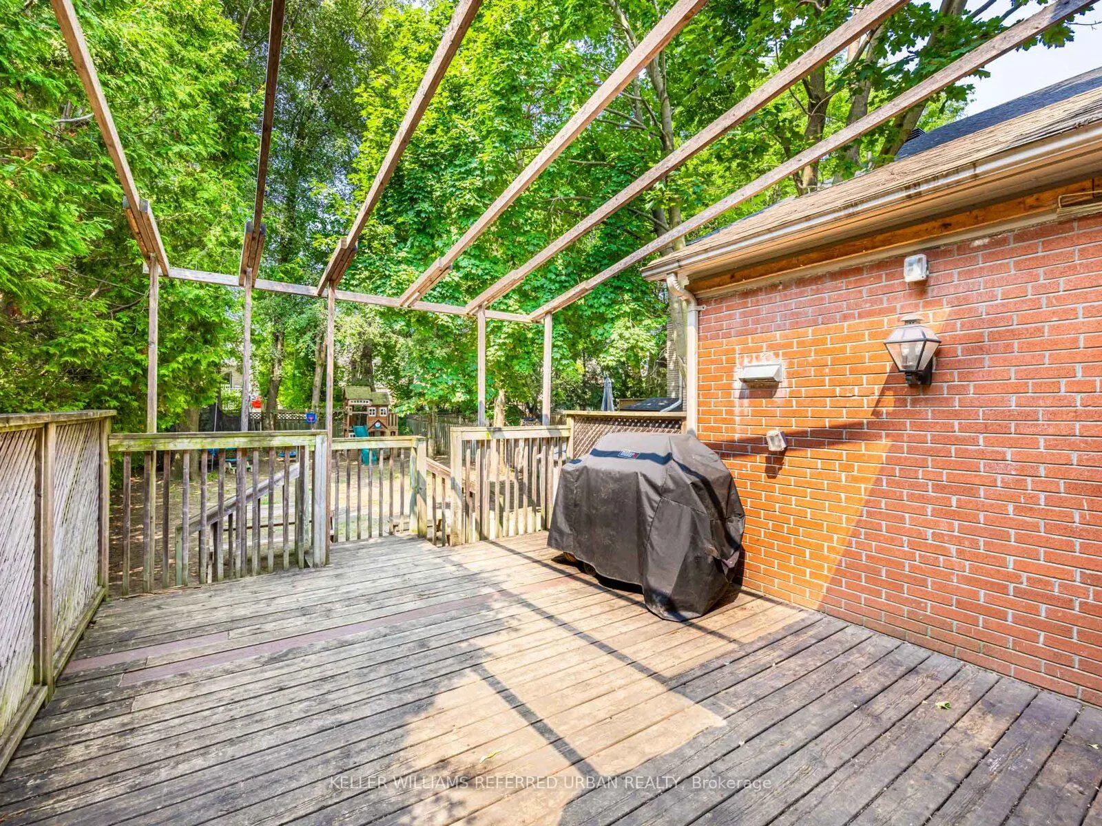38 Viewmount Avenue