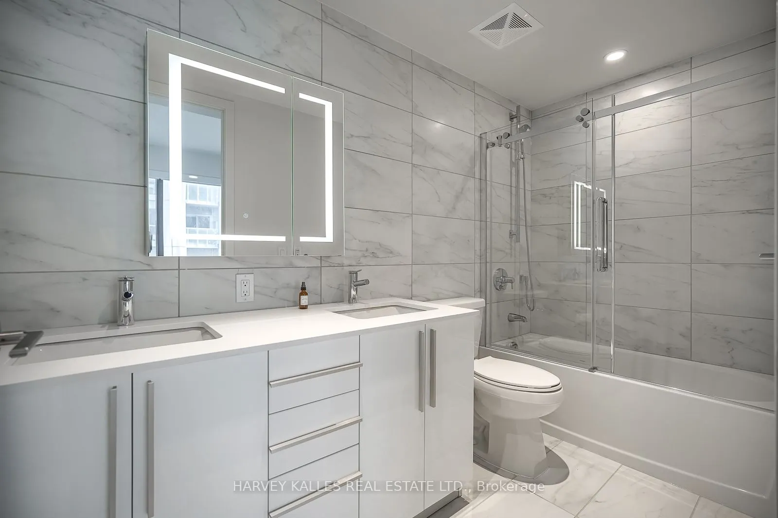 8 Cumberland Street, #3307