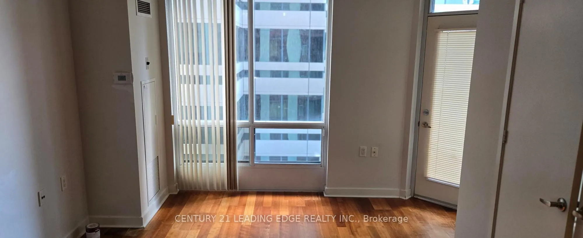 85 Bloor Street E, #909