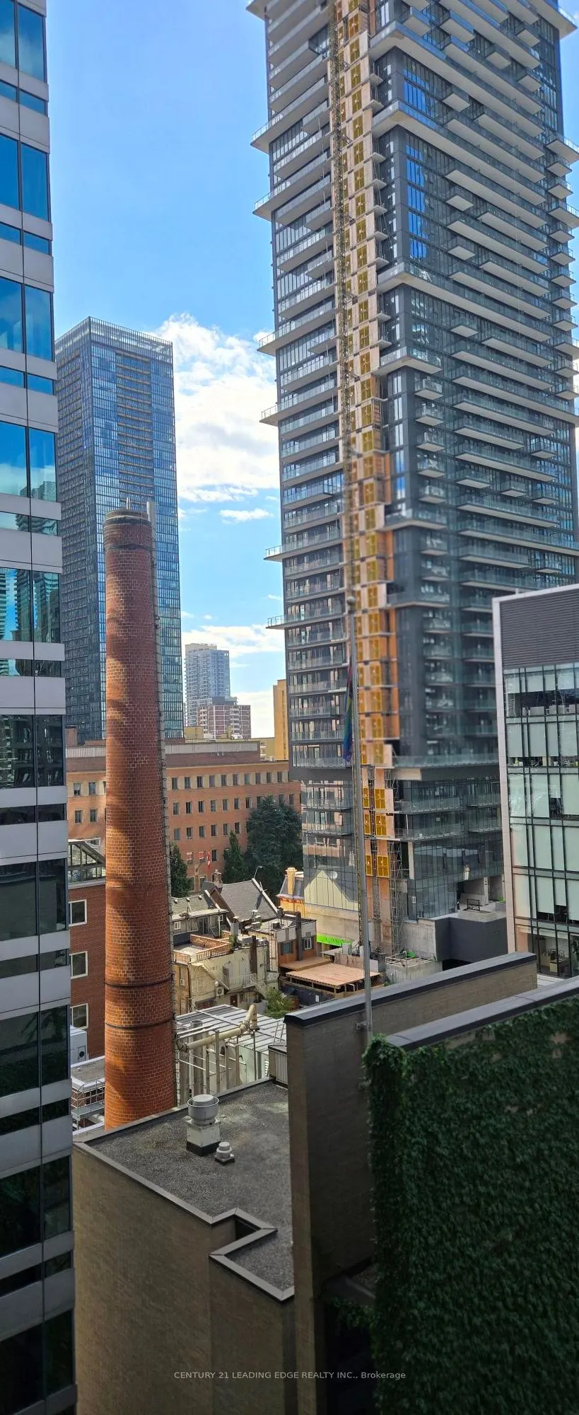 85 Bloor Street E, #909
