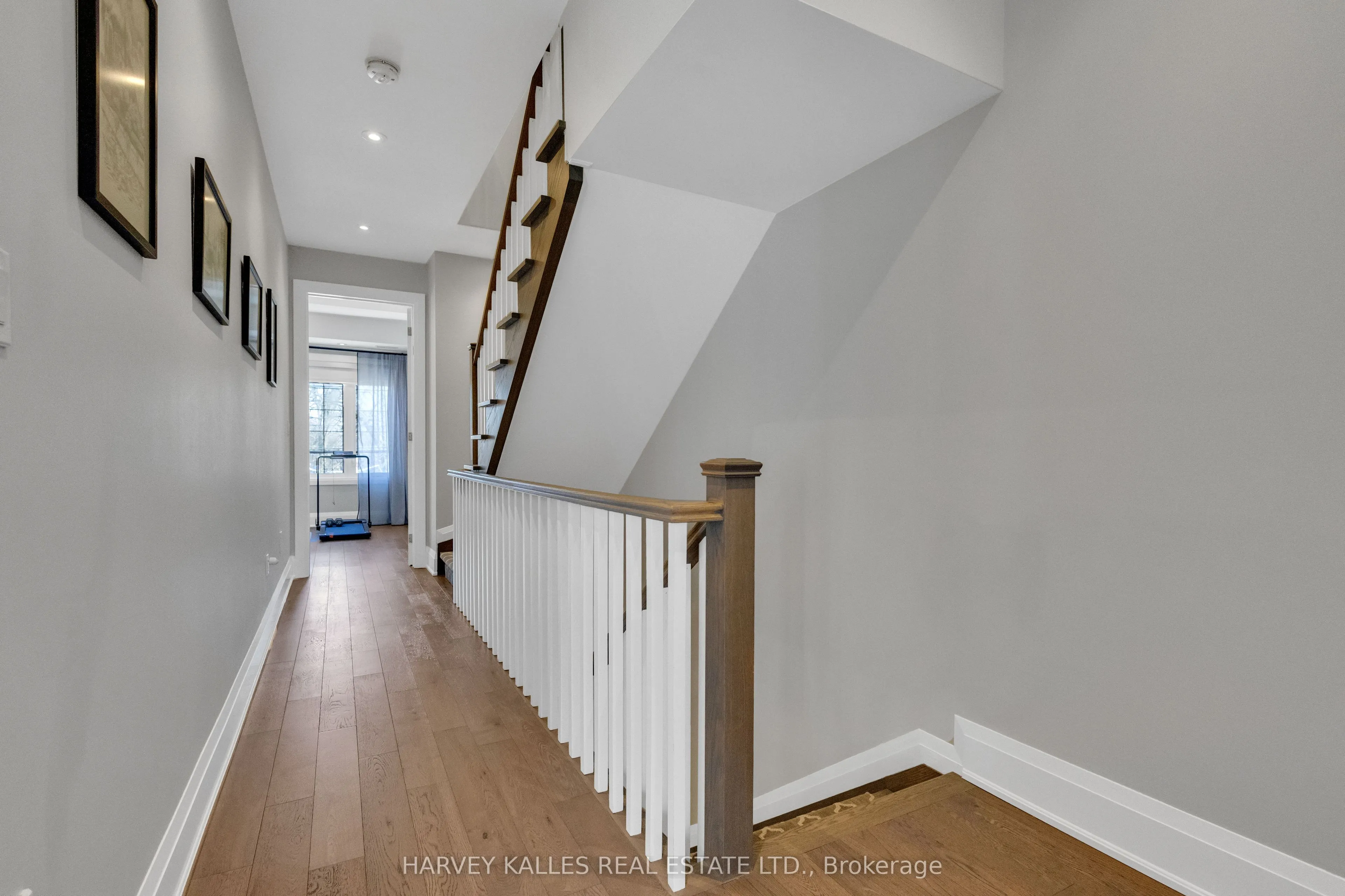 1256 Avenue Road