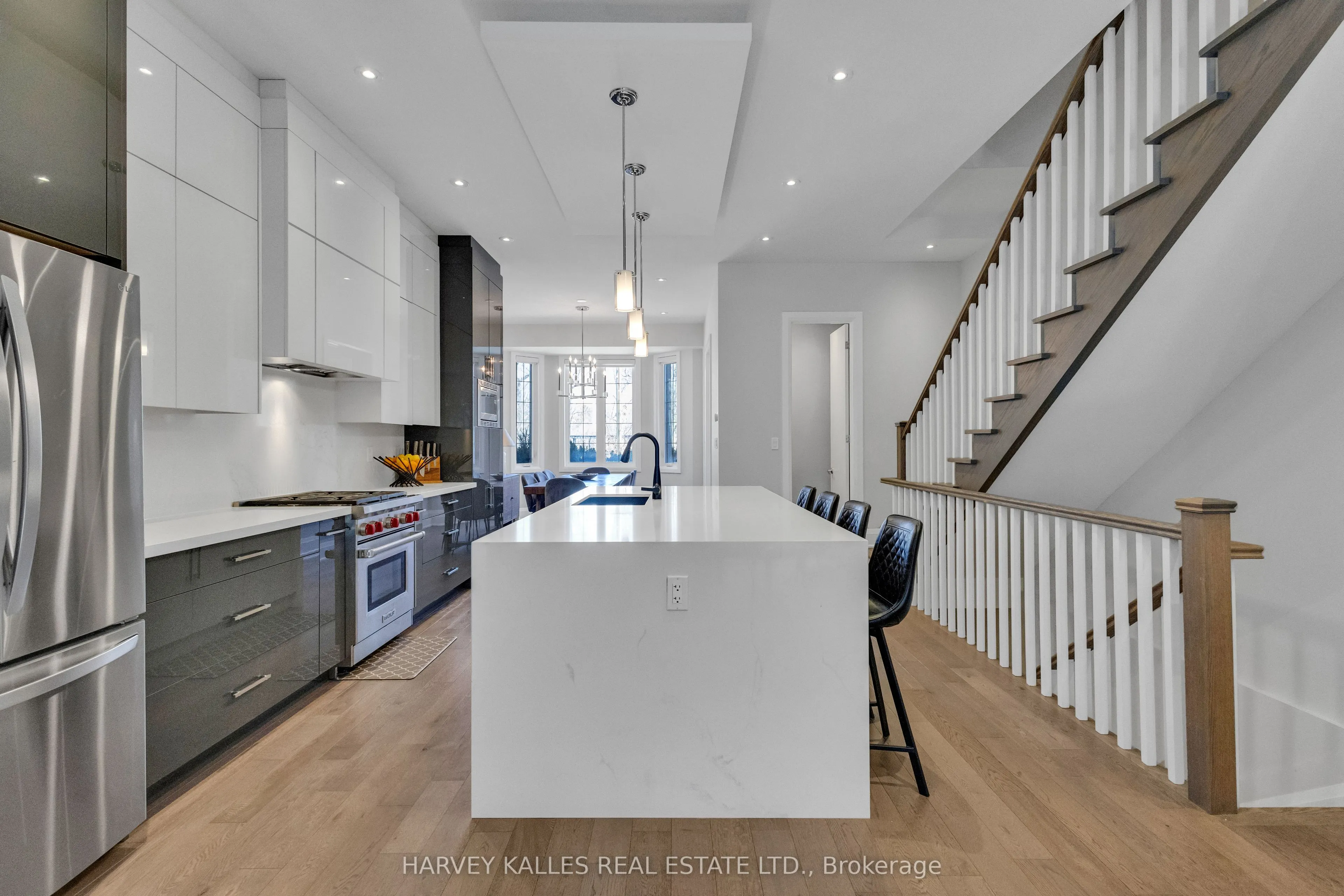 1256 Avenue Road