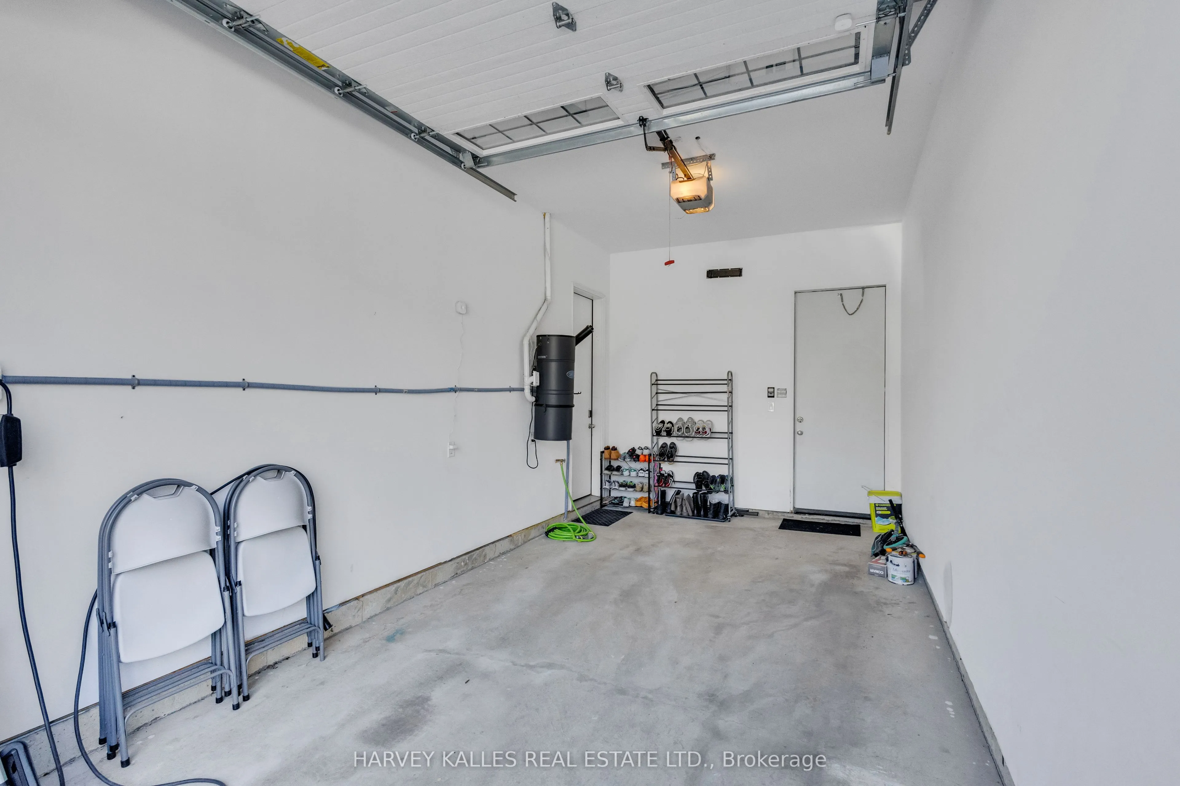 1256 Avenue Road