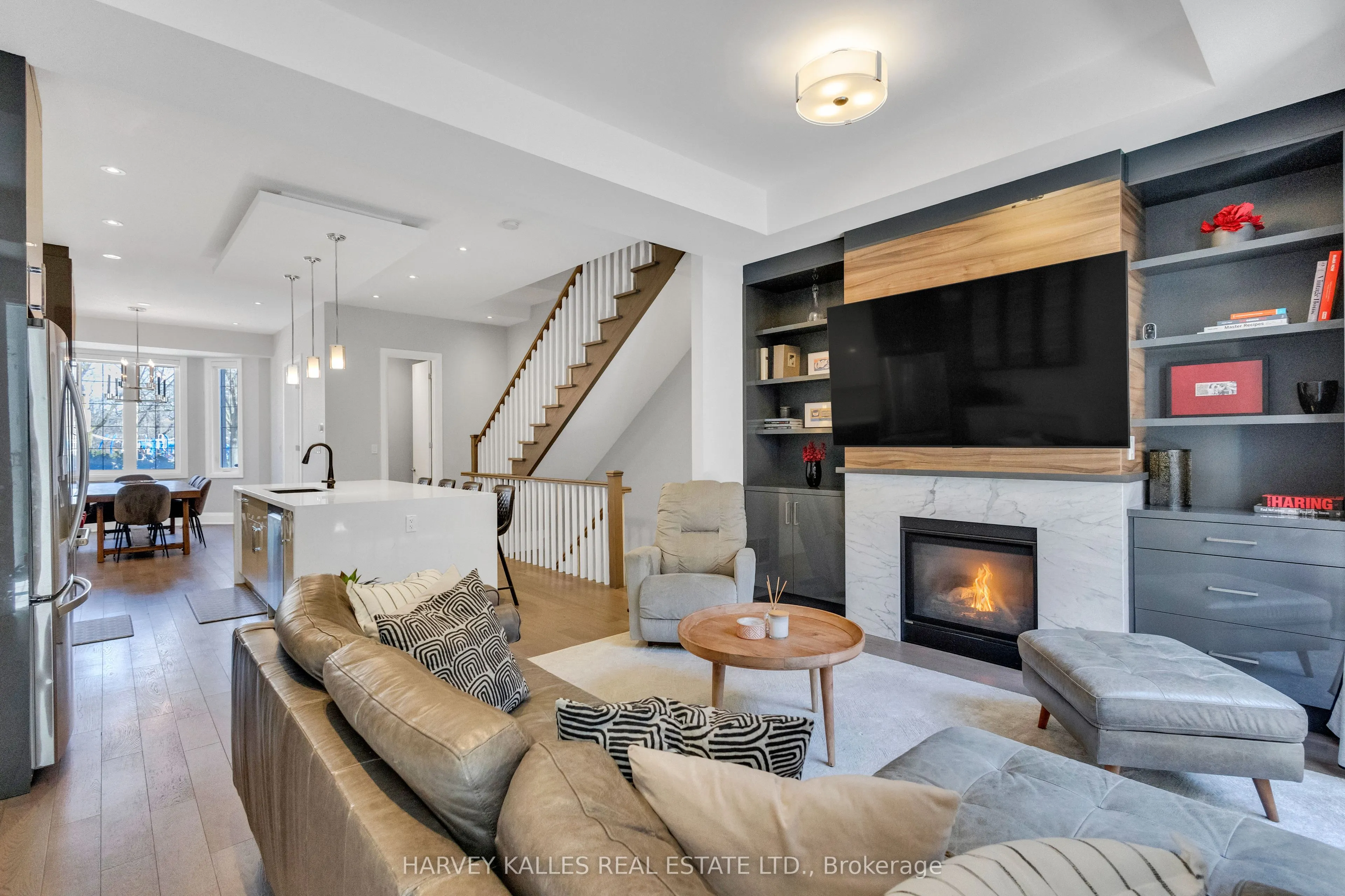 1256 Avenue Road
