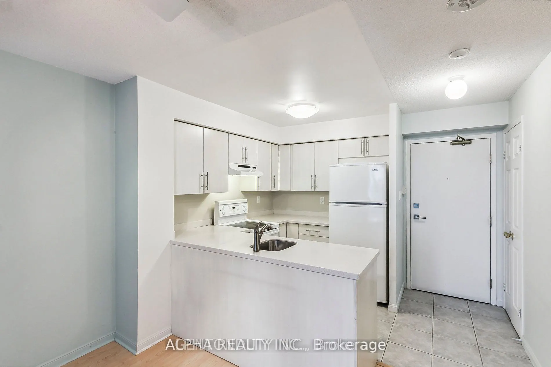 109 Front Street E, #909