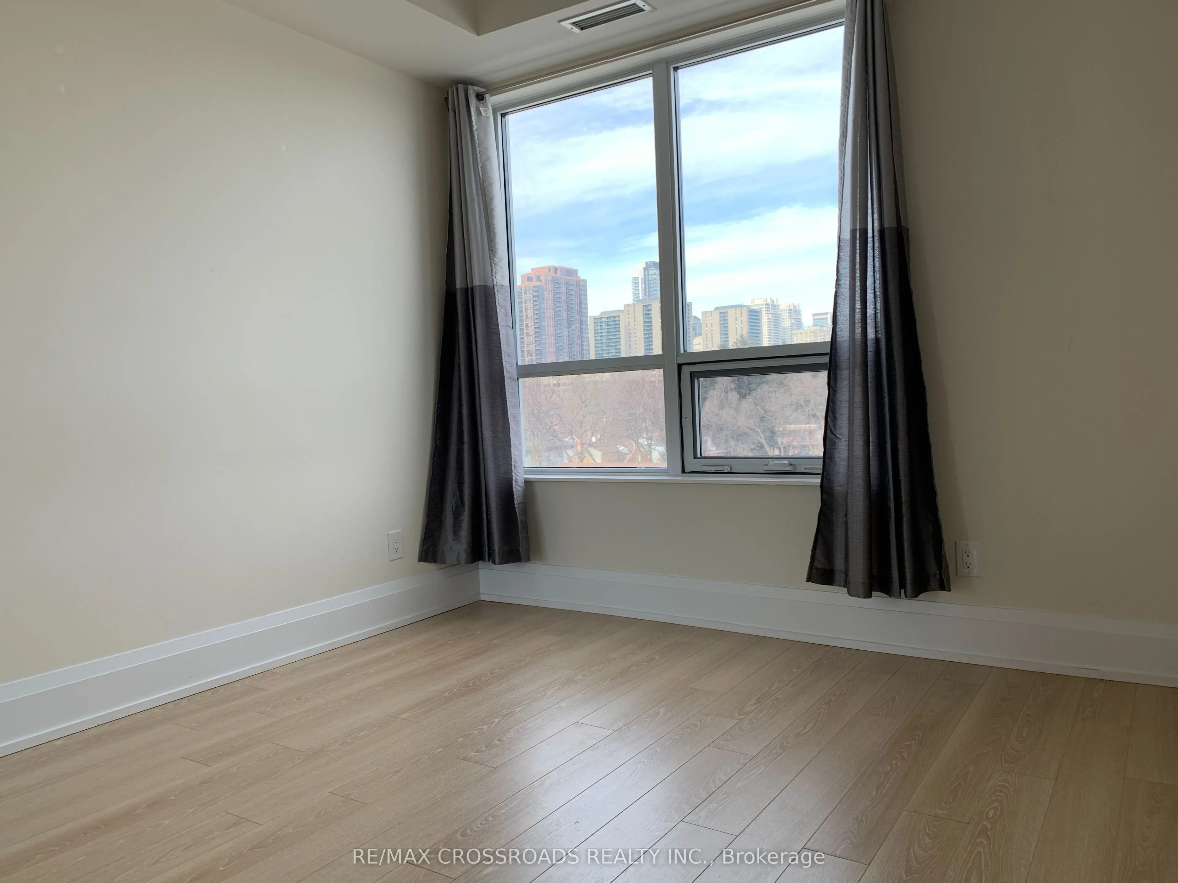 120 Harrison Garden Boulevard, #525