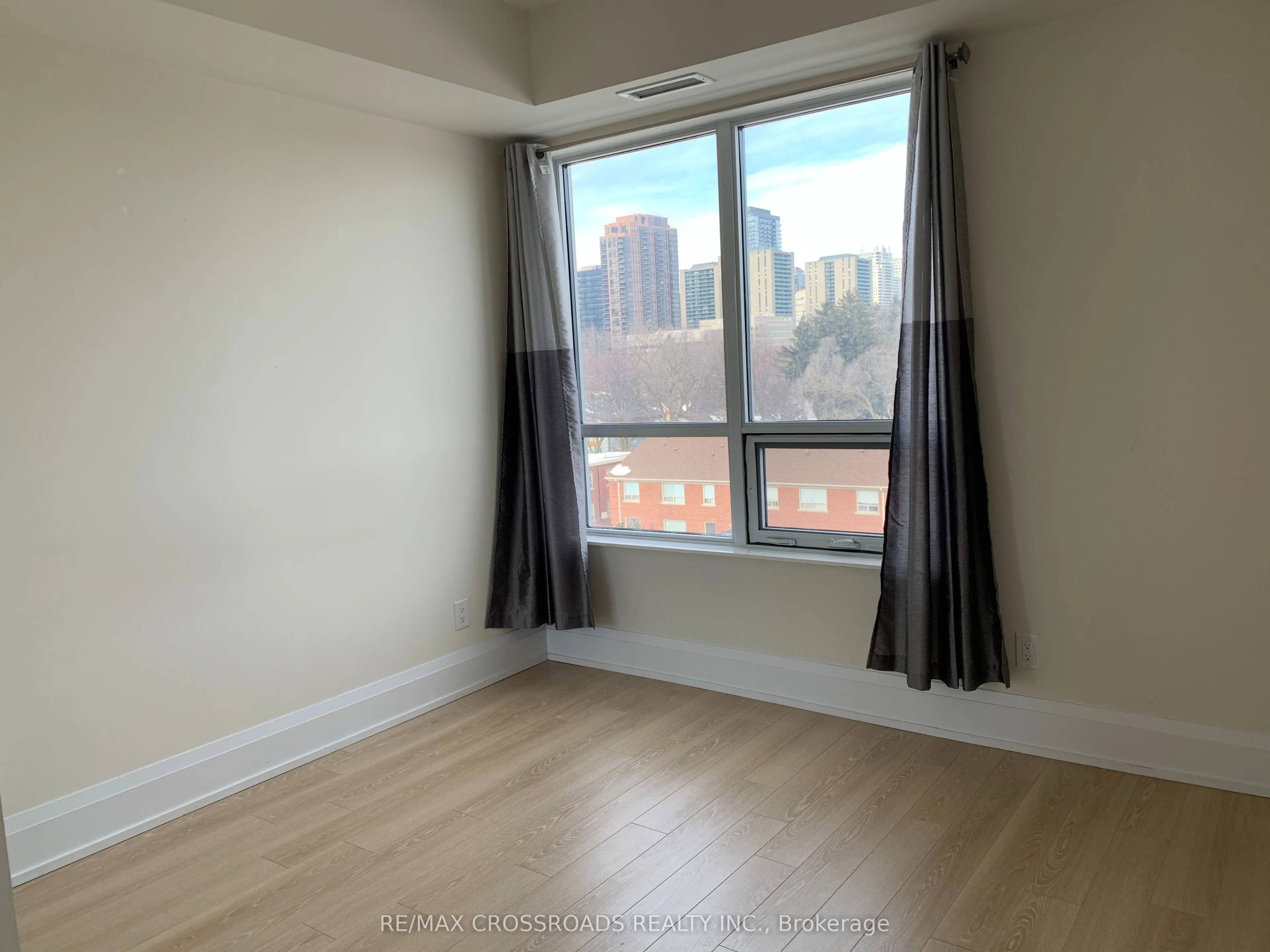 120 Harrison Garden Boulevard, #525