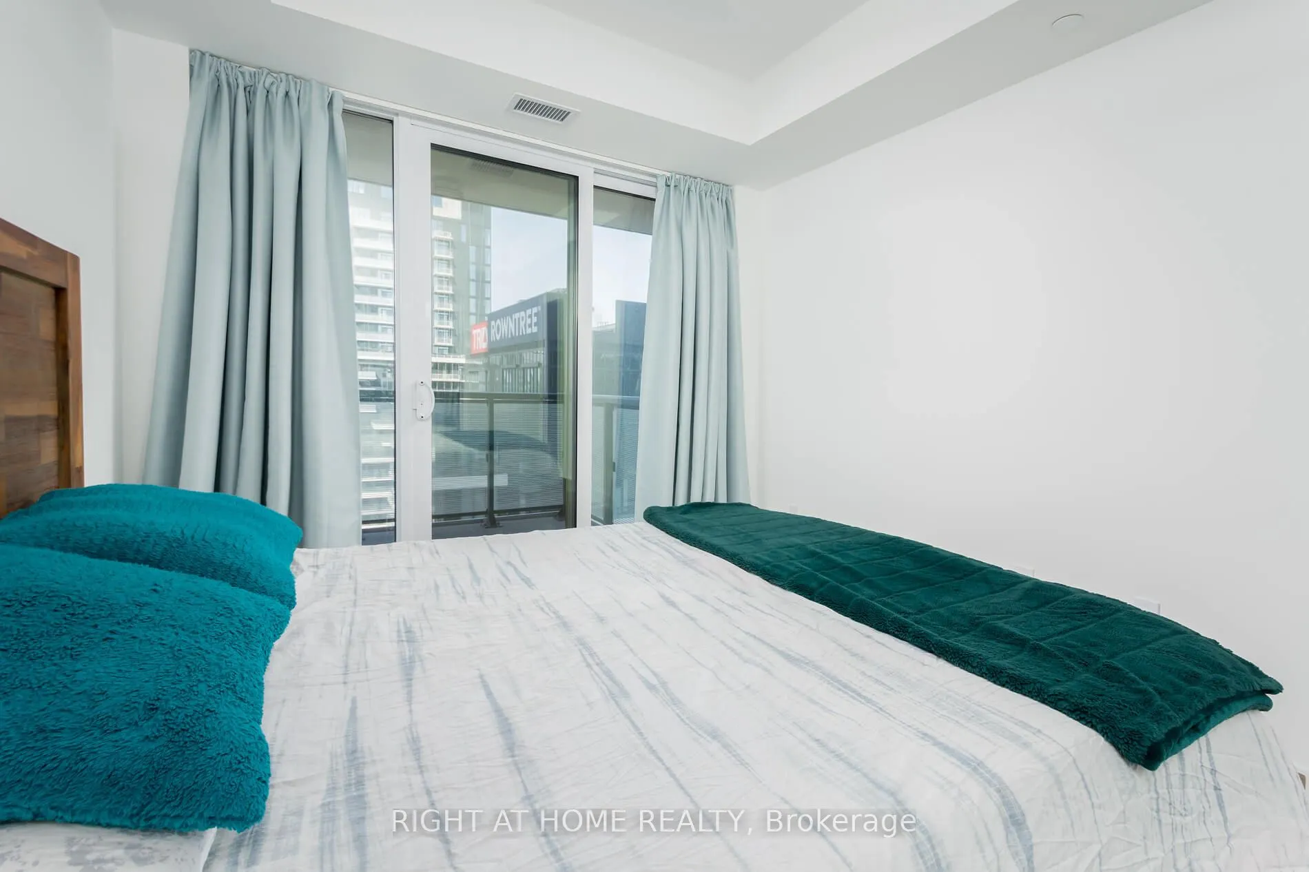 30 Inn On The Park Drive, #3101