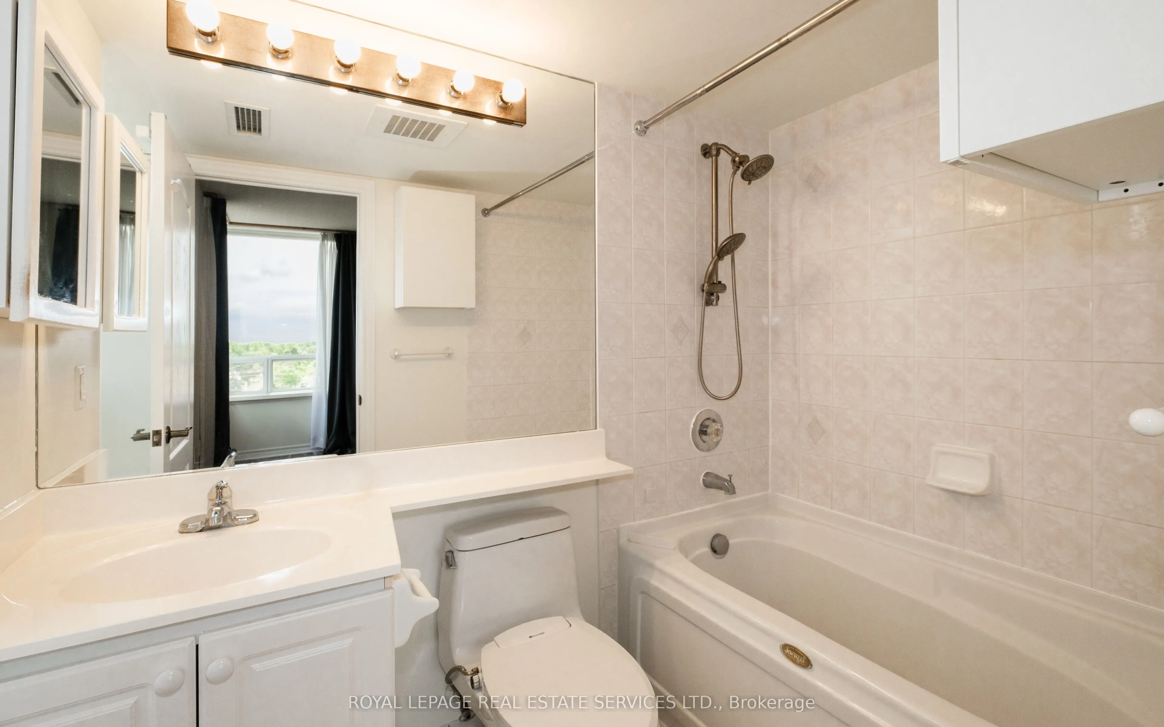 88 Grandview Way, #812