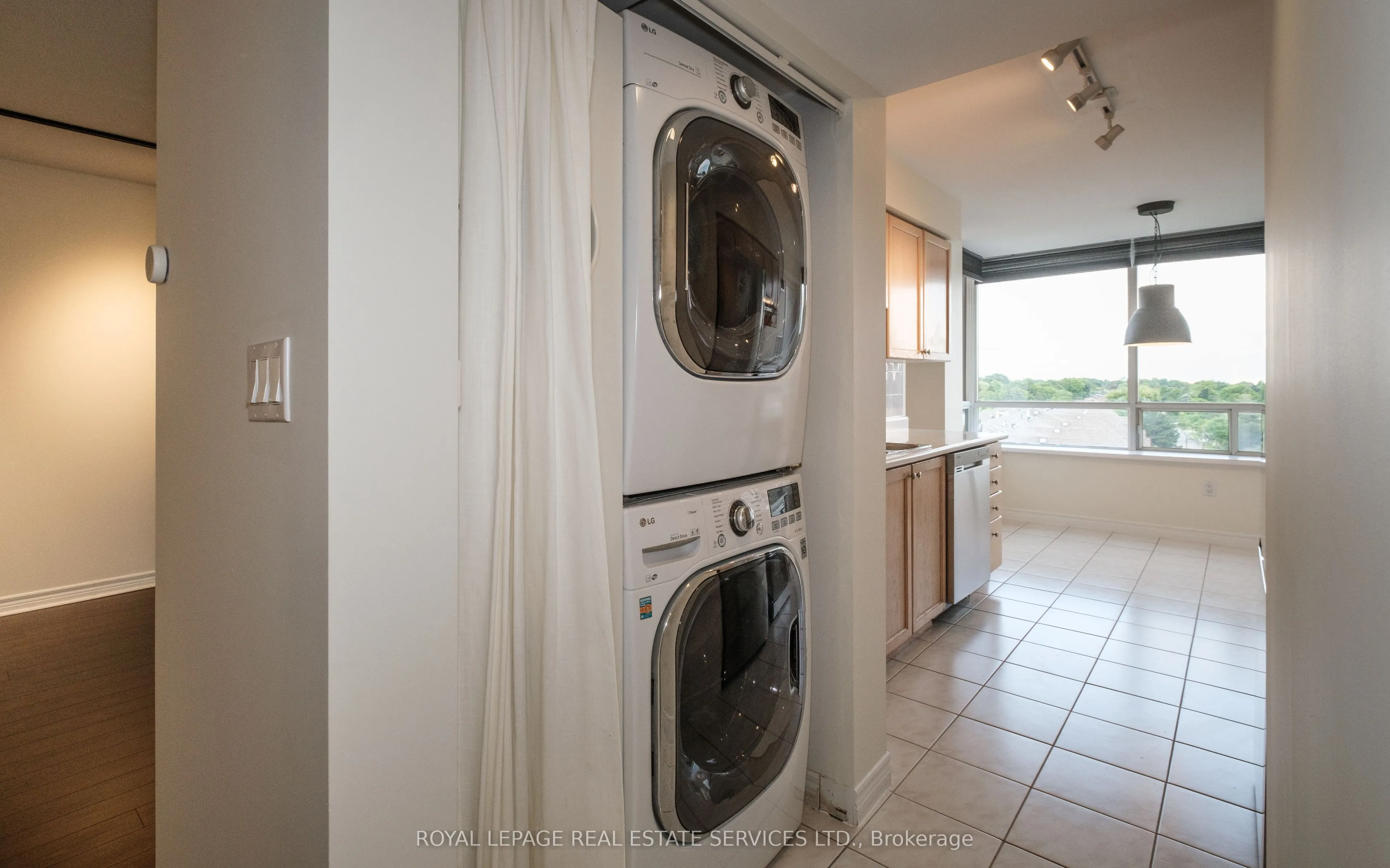 88 Grandview Way, #812