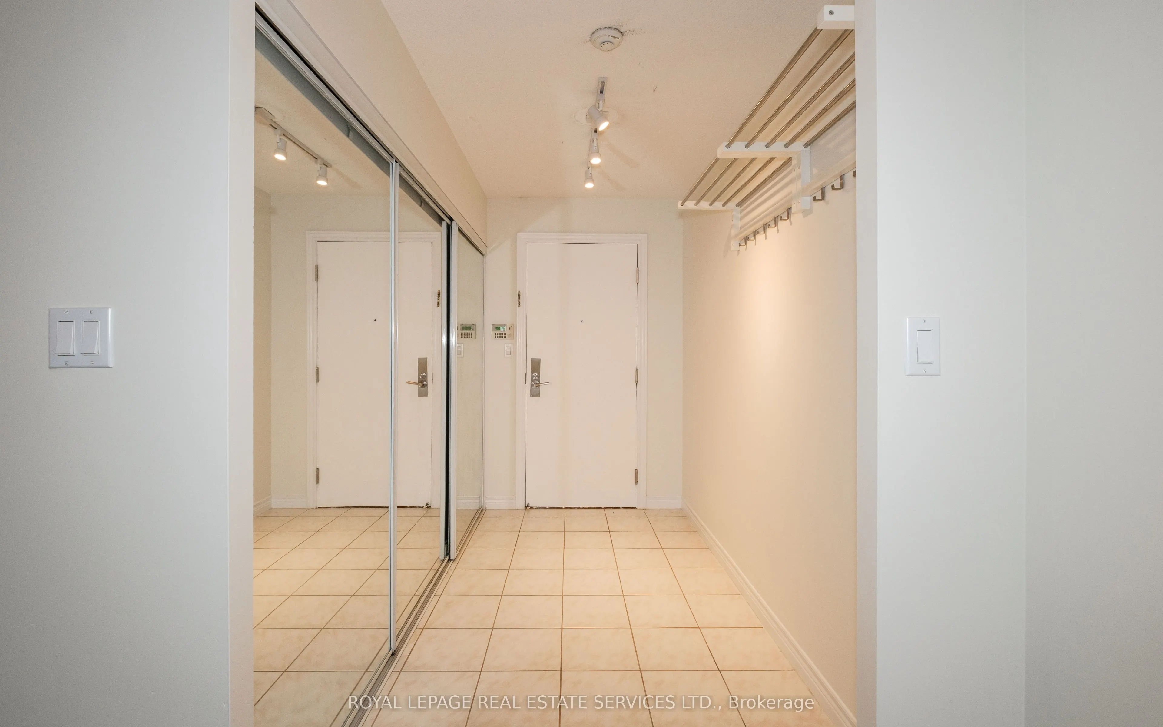 88 Grandview Way, #812