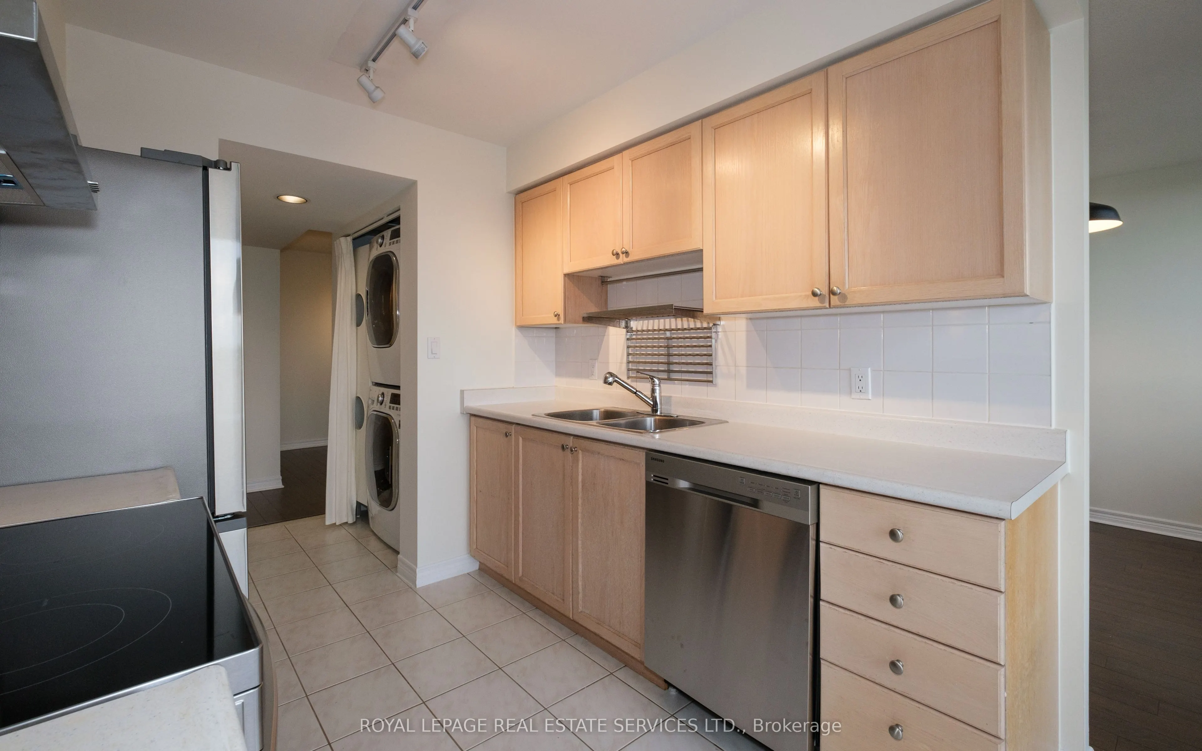 88 Grandview Way, #812