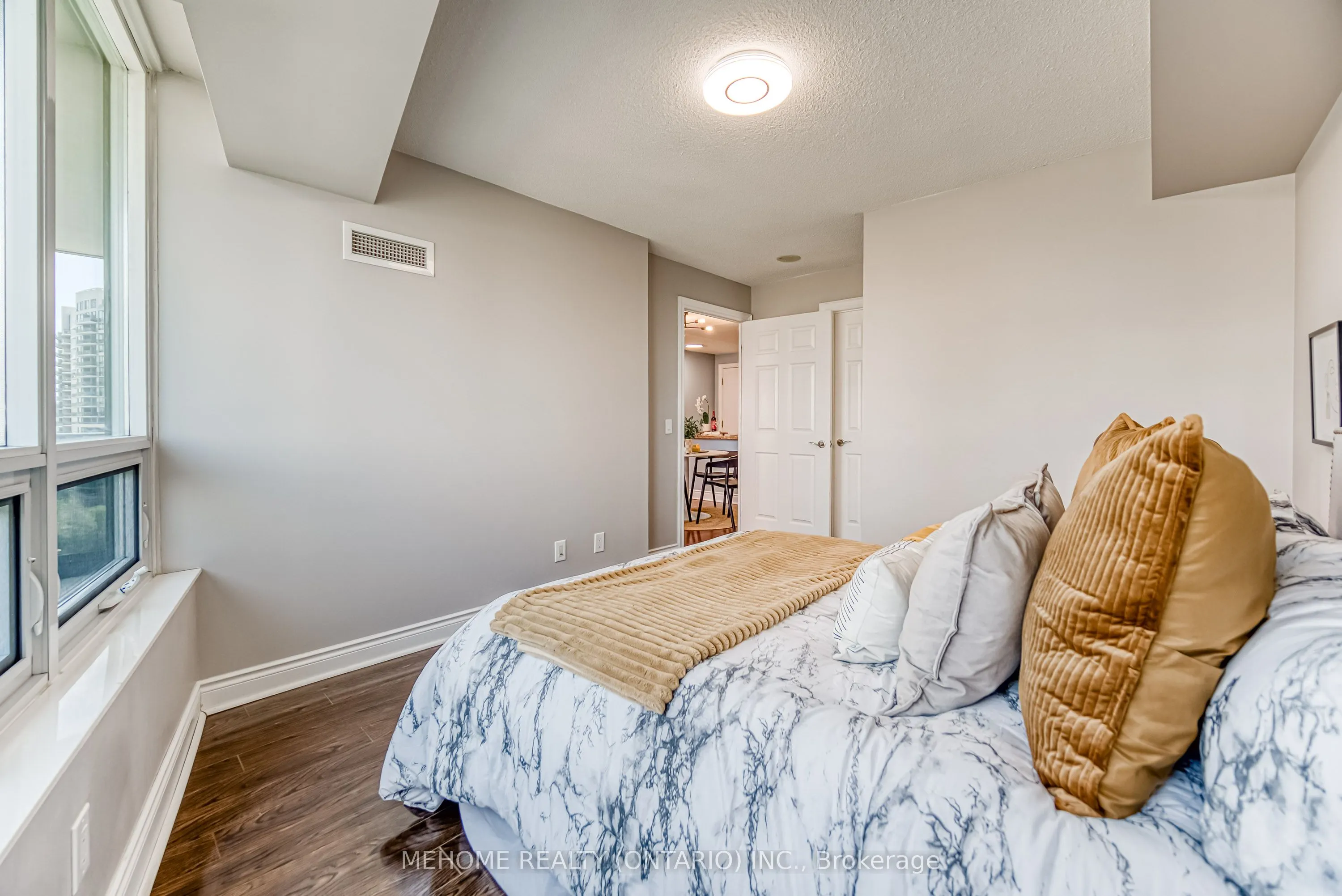 25 Greenview Avenue, #1025