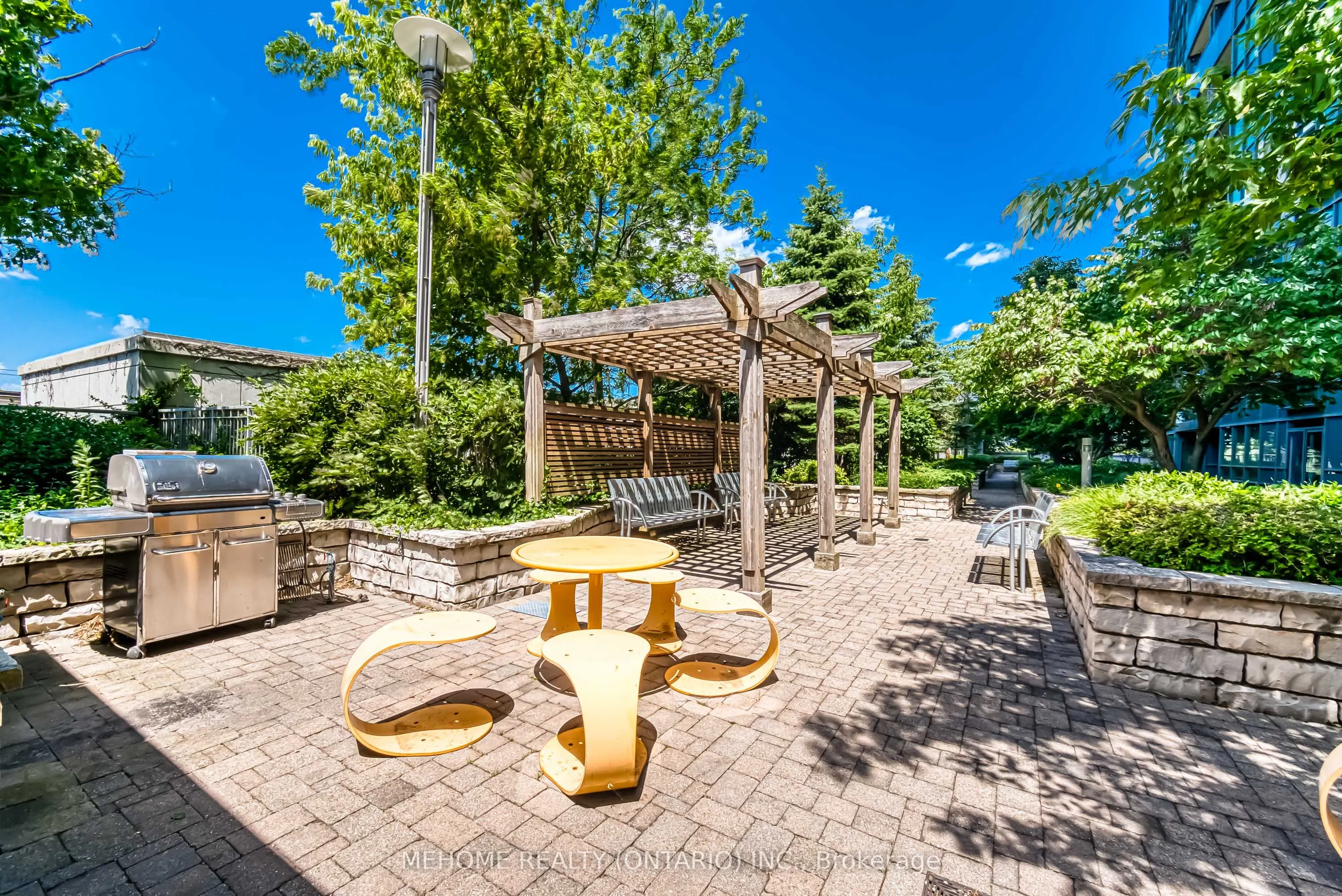 25 Greenview Avenue, #1025